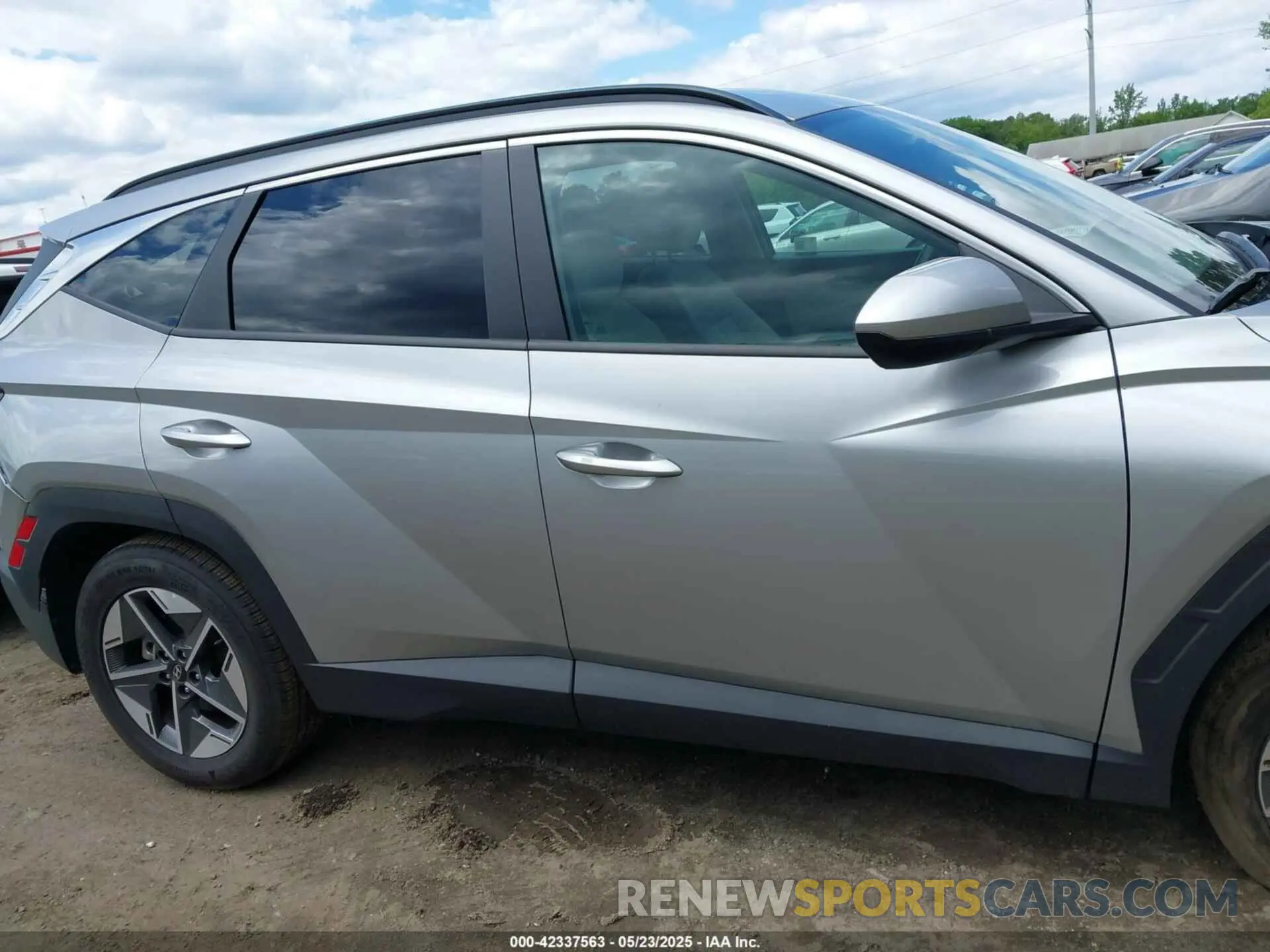 12 Photograph of a damaged car 5NMJBCDE2SH491082 HYUNDAI TUCSON 2025