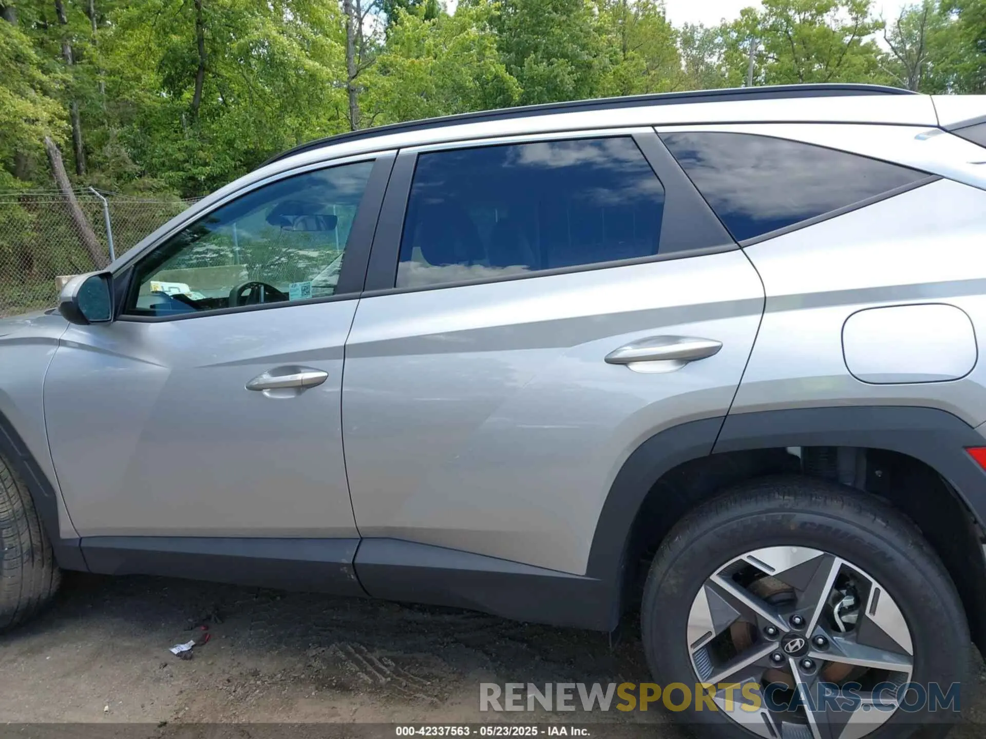 13 Photograph of a damaged car 5NMJBCDE2SH491082 HYUNDAI TUCSON 2025
