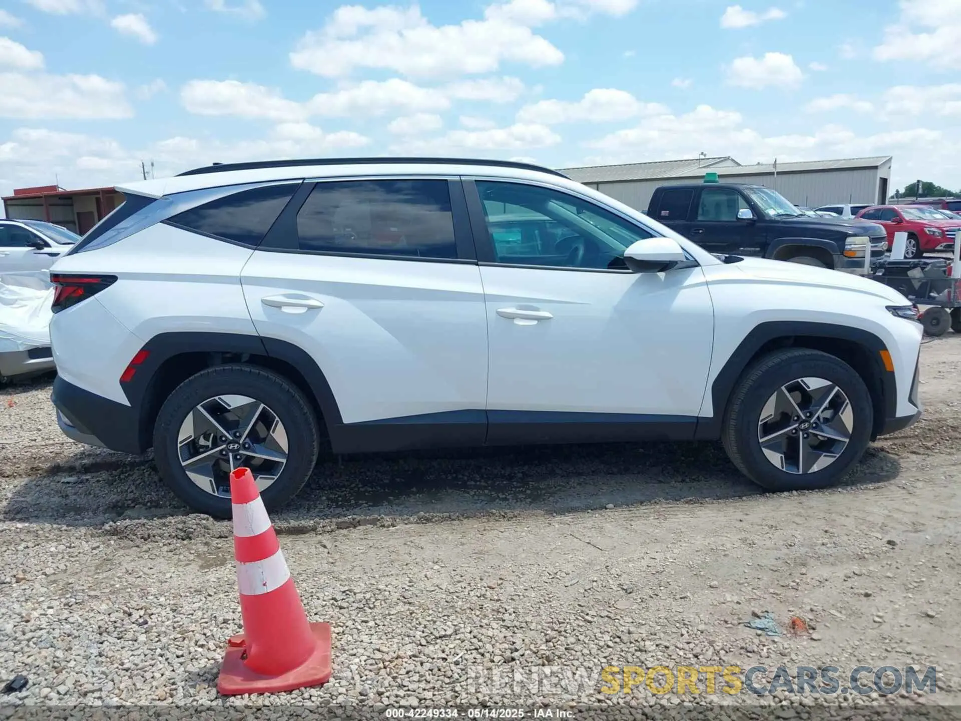 13 Photograph of a damaged car 5NMJBCDE3SH492287 HYUNDAI TUCSON 2025