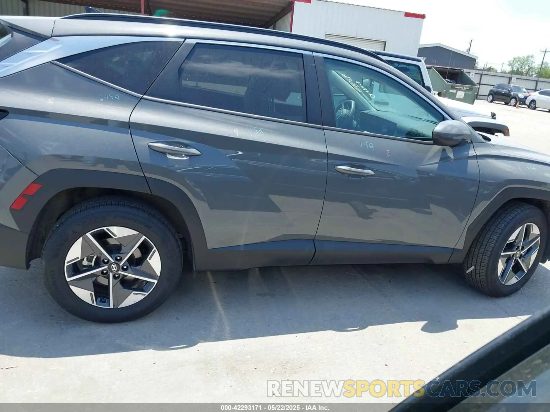 13 Photograph of a damaged car 5NMJBCDE3SH508729 HYUNDAI TUCSON 2025