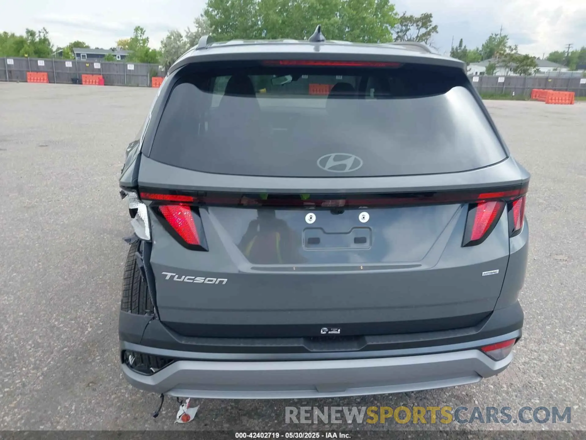 16 Photograph of a damaged car 5NMJBCDE3SH551063 HYUNDAI TUCSON 2025