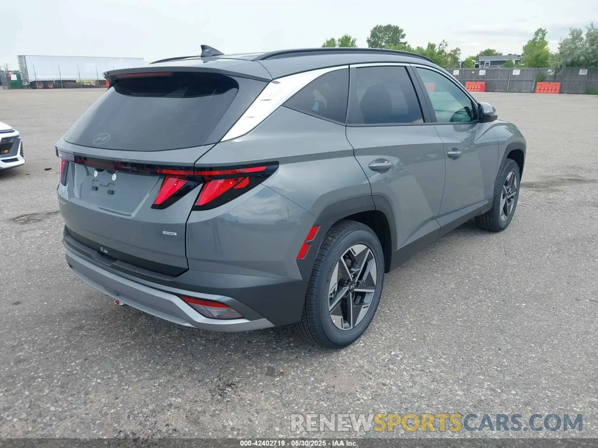 4 Photograph of a damaged car 5NMJBCDE3SH551063 HYUNDAI TUCSON 2025