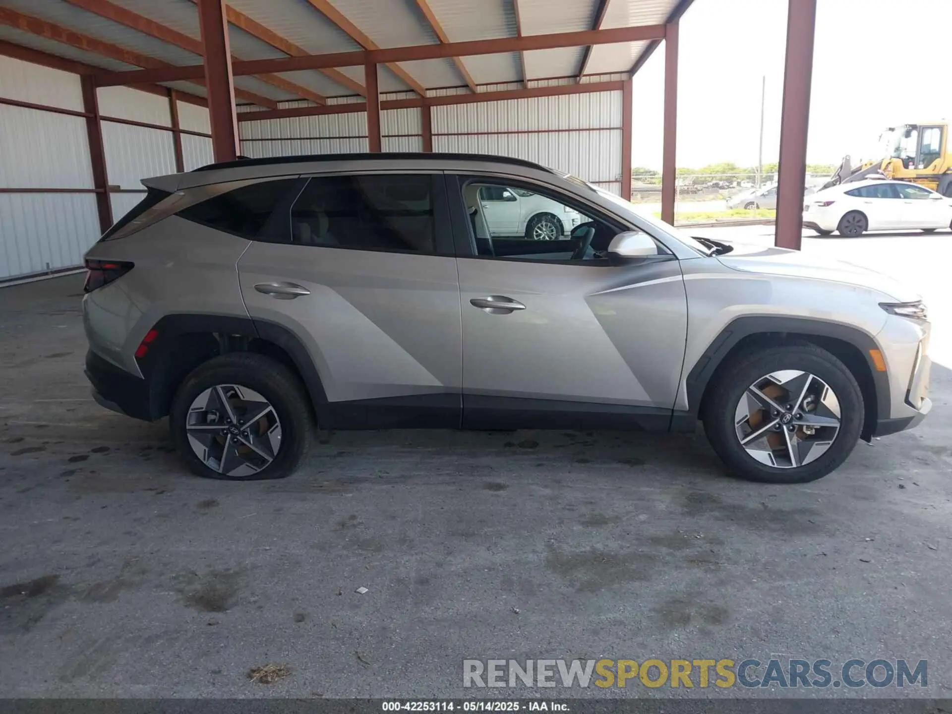 13 Photograph of a damaged car 5NMJBCDE4SH491102 HYUNDAI TUCSON 2025