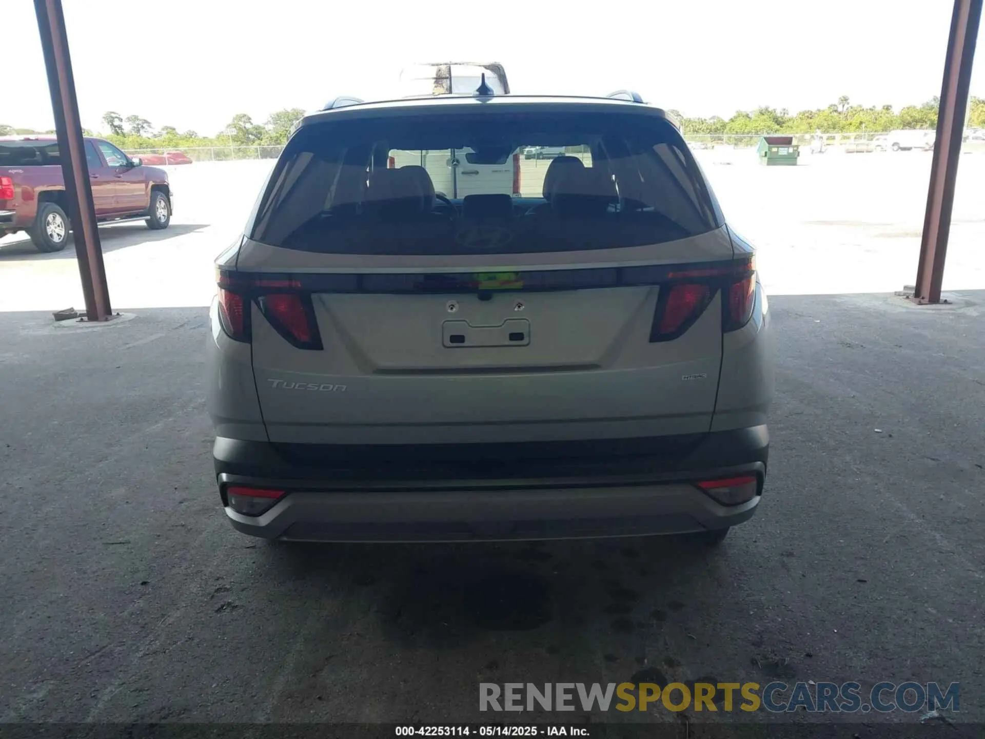 16 Photograph of a damaged car 5NMJBCDE4SH491102 HYUNDAI TUCSON 2025