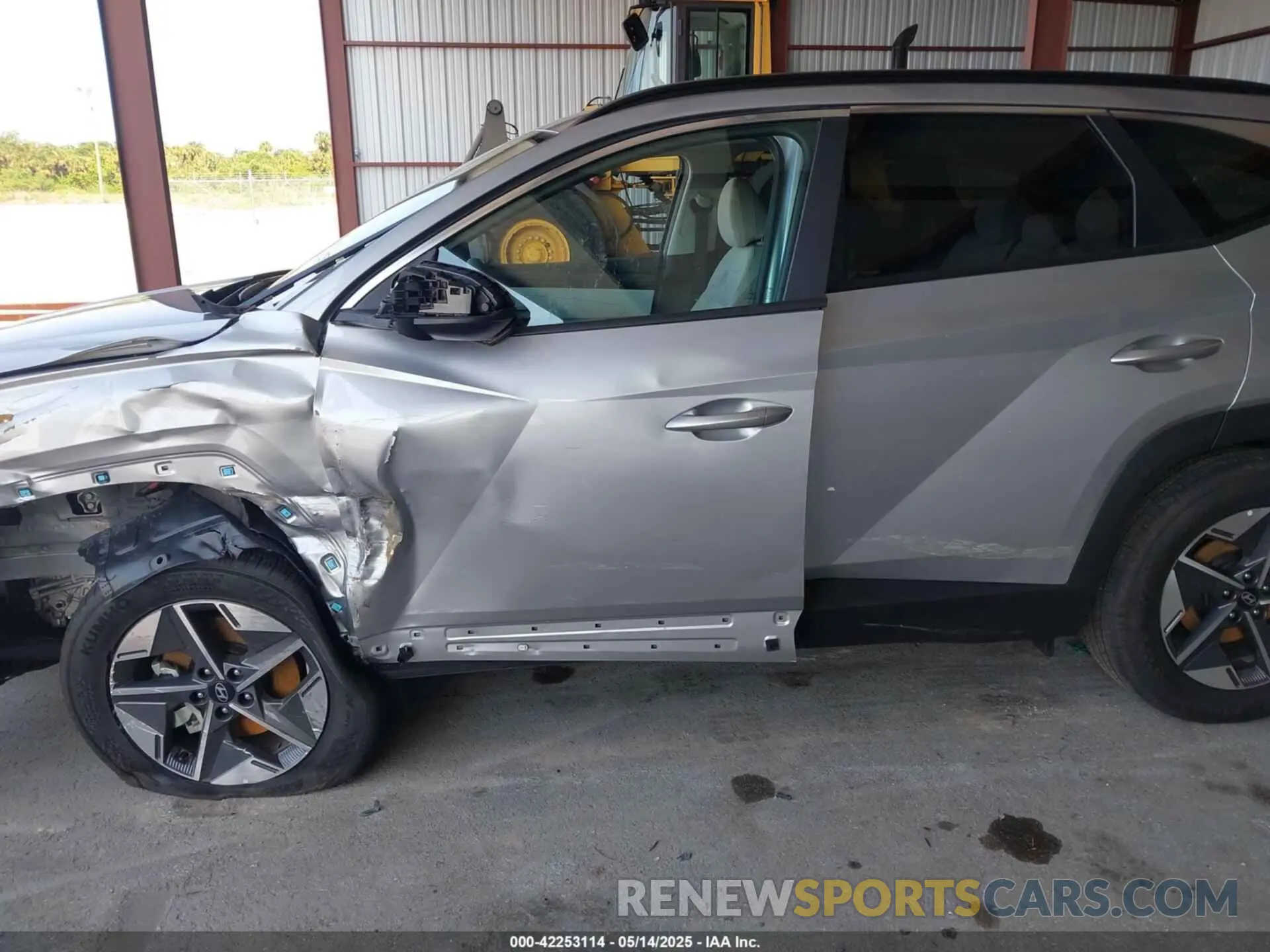 17 Photograph of a damaged car 5NMJBCDE4SH491102 HYUNDAI TUCSON 2025