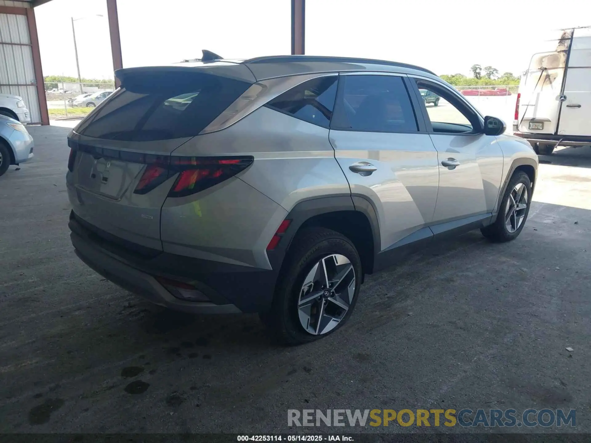 4 Photograph of a damaged car 5NMJBCDE4SH491102 HYUNDAI TUCSON 2025