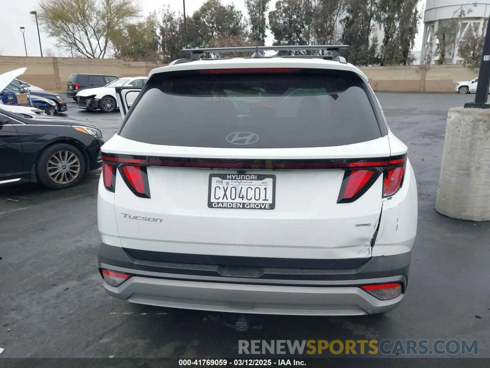 17 Photograph of a damaged car 5NMJBCDE6SH468338 HYUNDAI TUCSON 2025