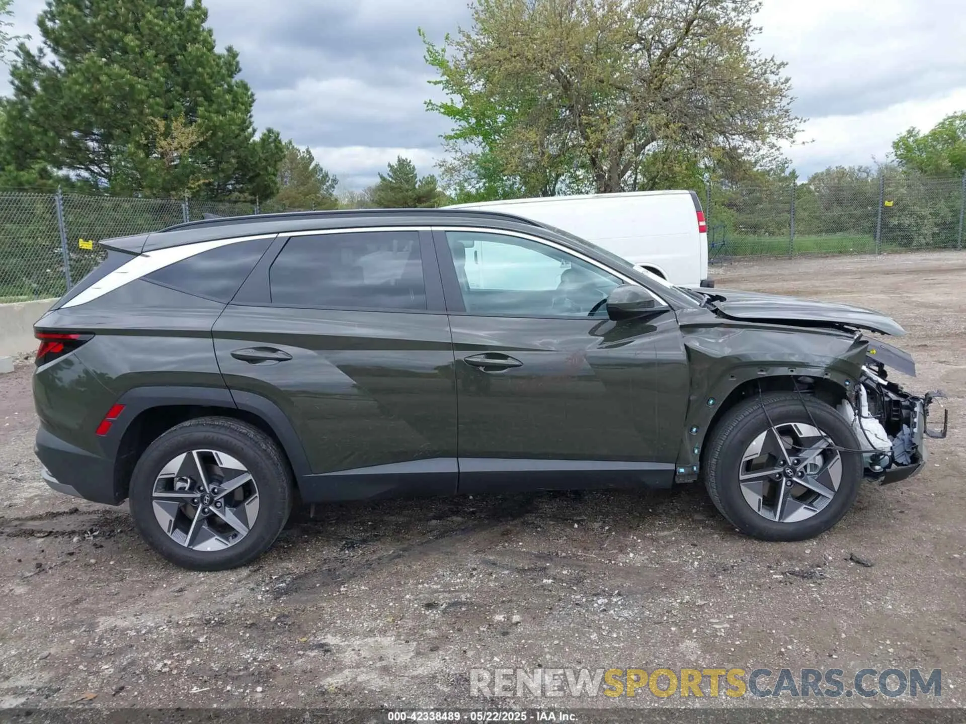 13 Photograph of a damaged car 5NMJBCDE7SH451371 HYUNDAI TUCSON 2025