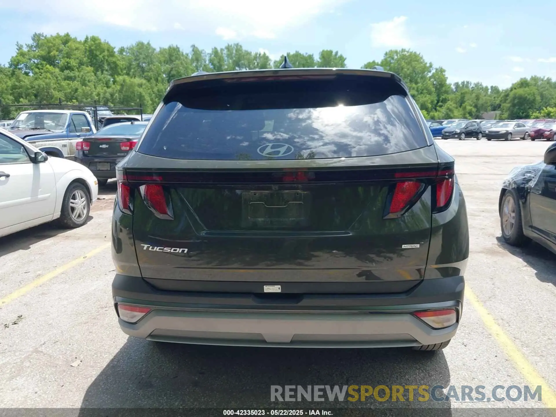 17 Photograph of a damaged car 5NMJBCDE7SH465657 HYUNDAI TUCSON 2025