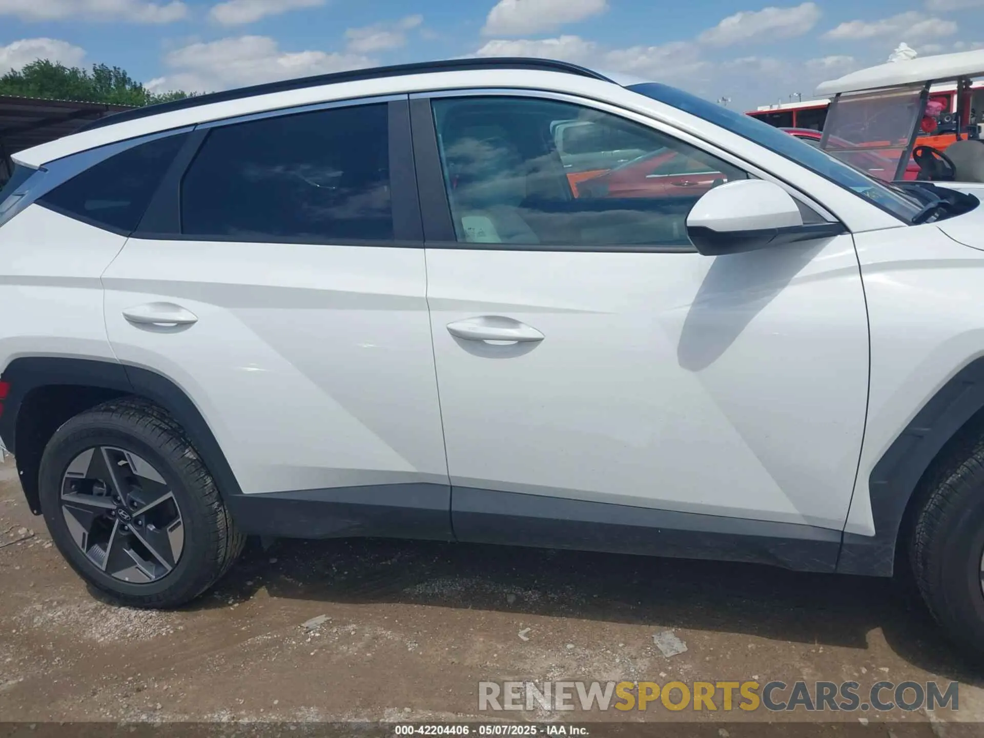13 Photograph of a damaged car 5NMJBCDE7SH496648 HYUNDAI TUCSON 2025
