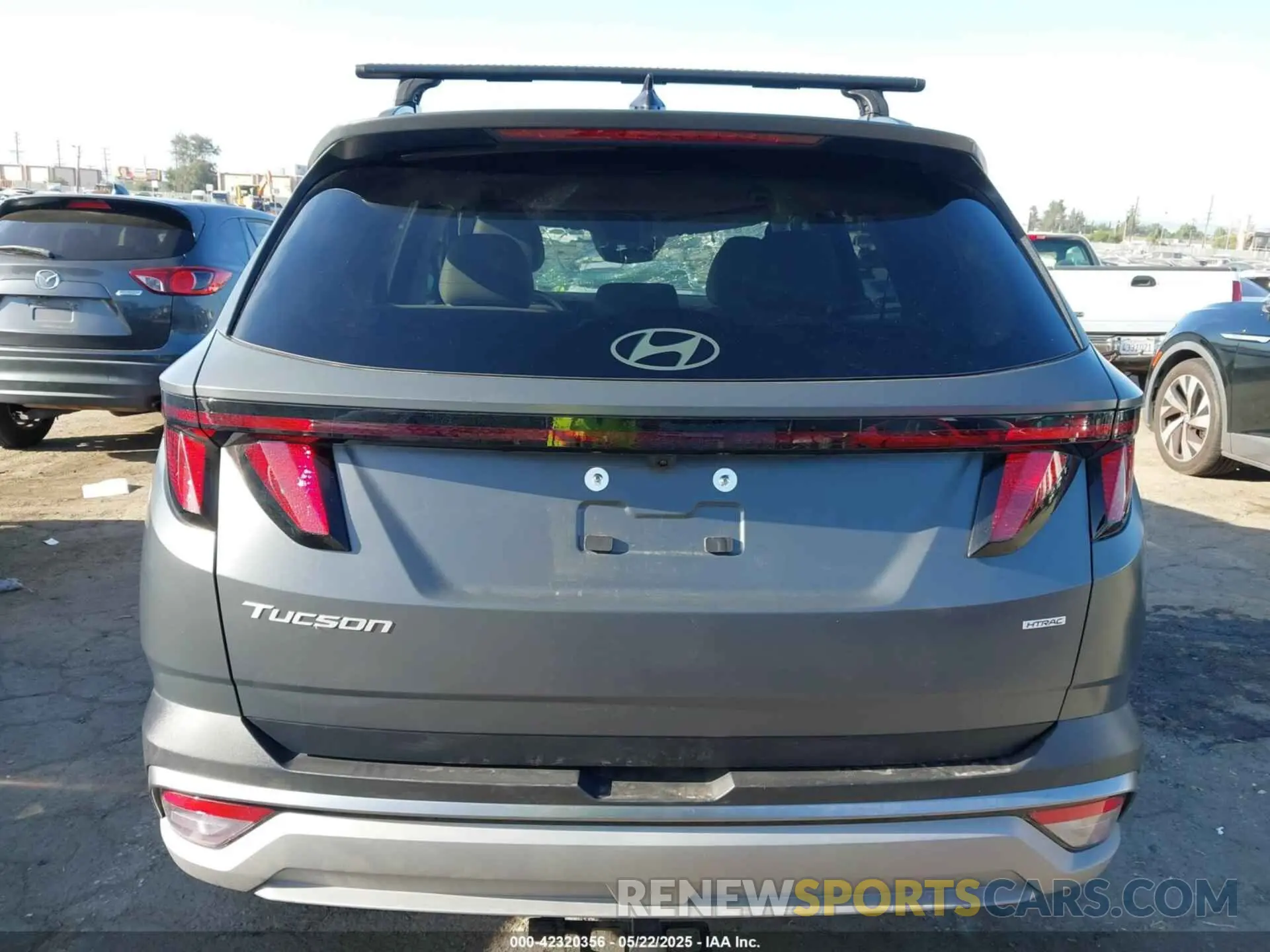 17 Photograph of a damaged car 5NMJBCDE8SH465828 HYUNDAI TUCSON 2025