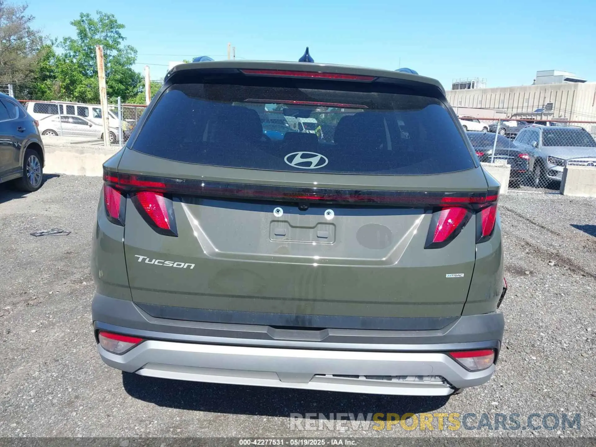 16 Photograph of a damaged car 5NMJBCDE8SH508130 HYUNDAI TUCSON 2025