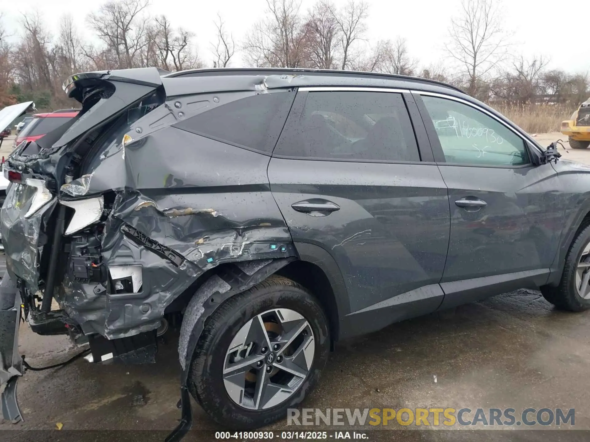 17 Photograph of a damaged car 5NMJBCDE8SH509021 HYUNDAI TUCSON 2025
