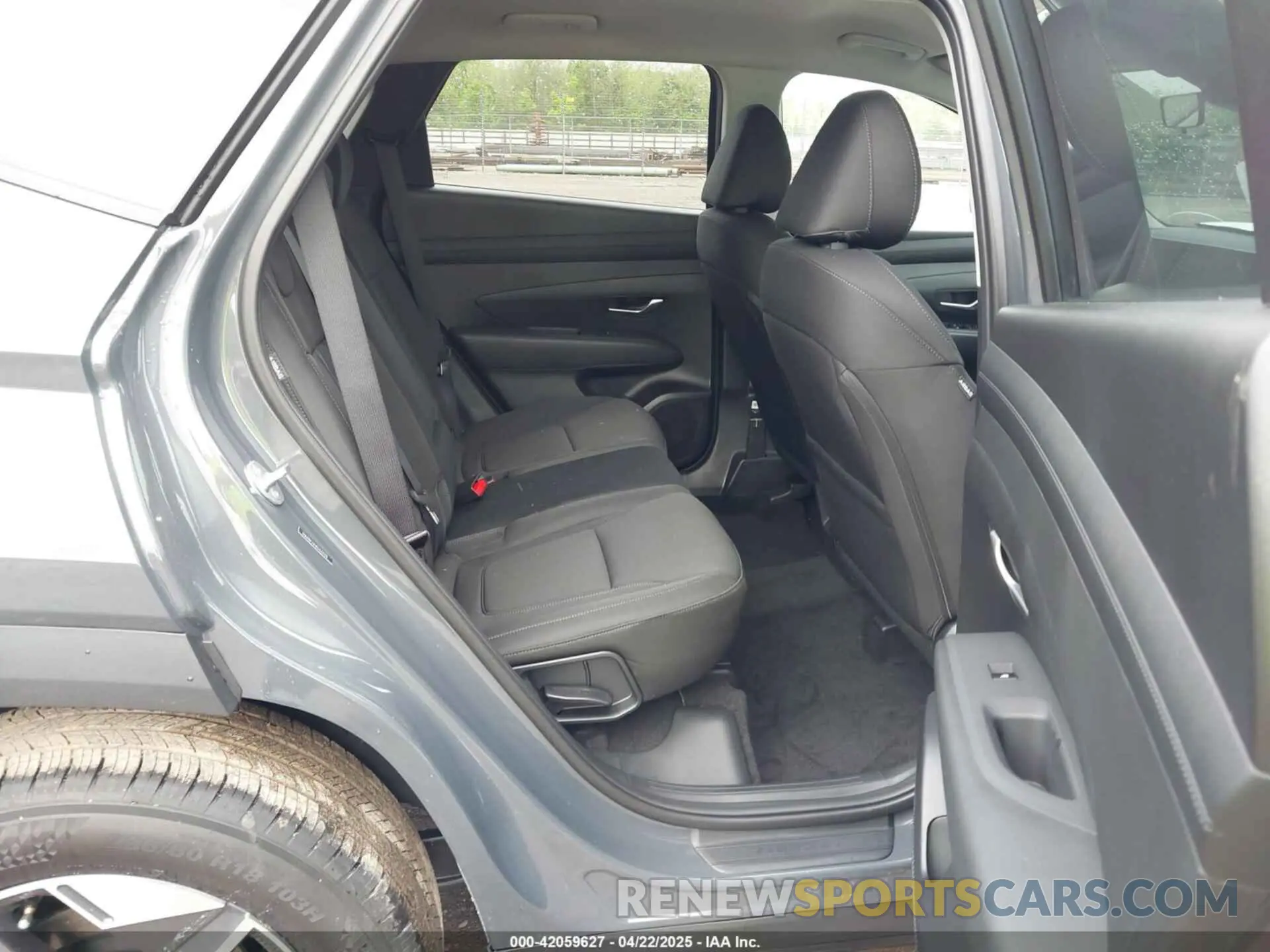 8 Photograph of a damaged car 5NMJBCDE8SH522948 HYUNDAI TUCSON 2025