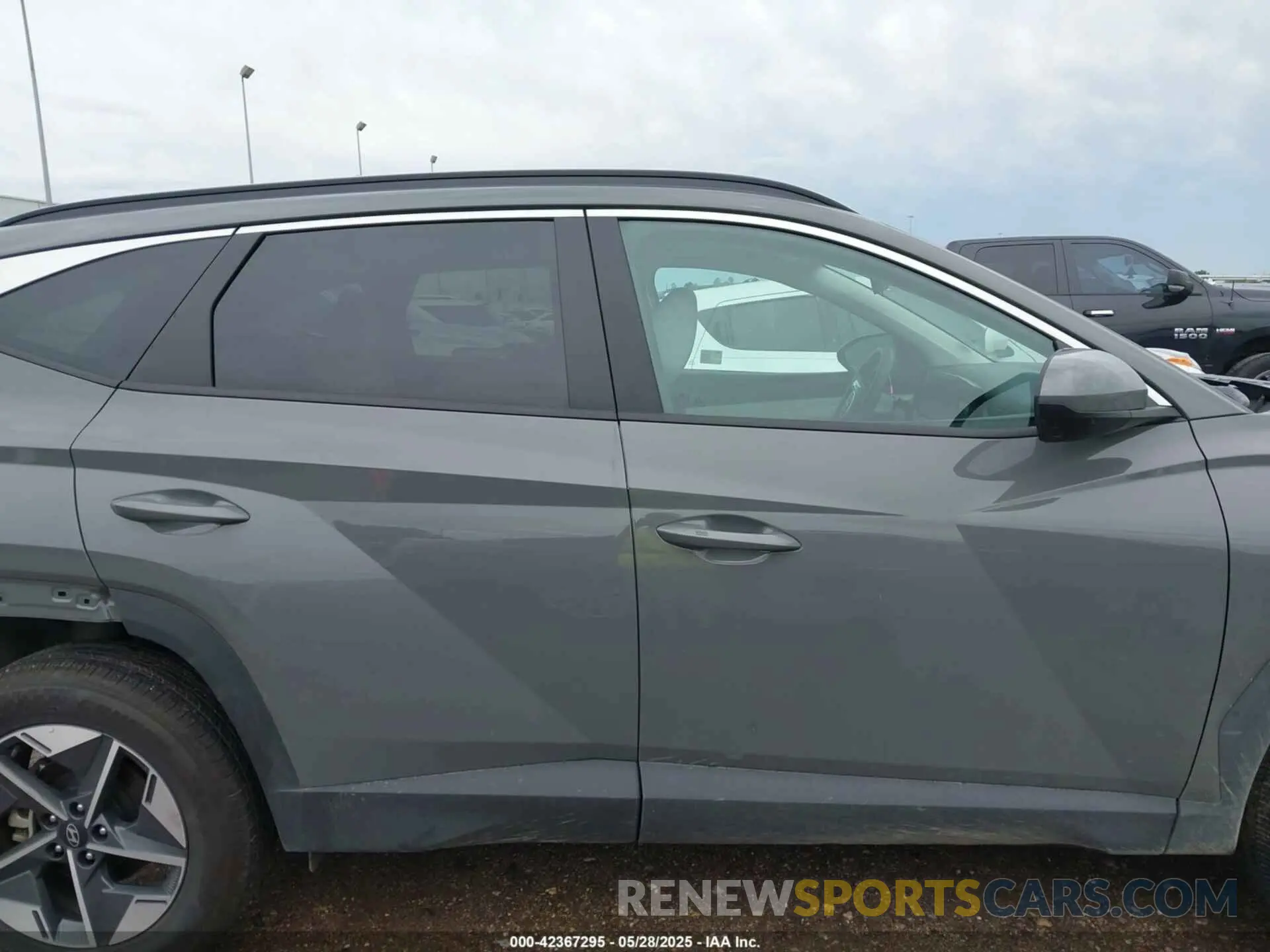 13 Photograph of a damaged car 5NMJBCDE9SH498837 HYUNDAI TUCSON 2025