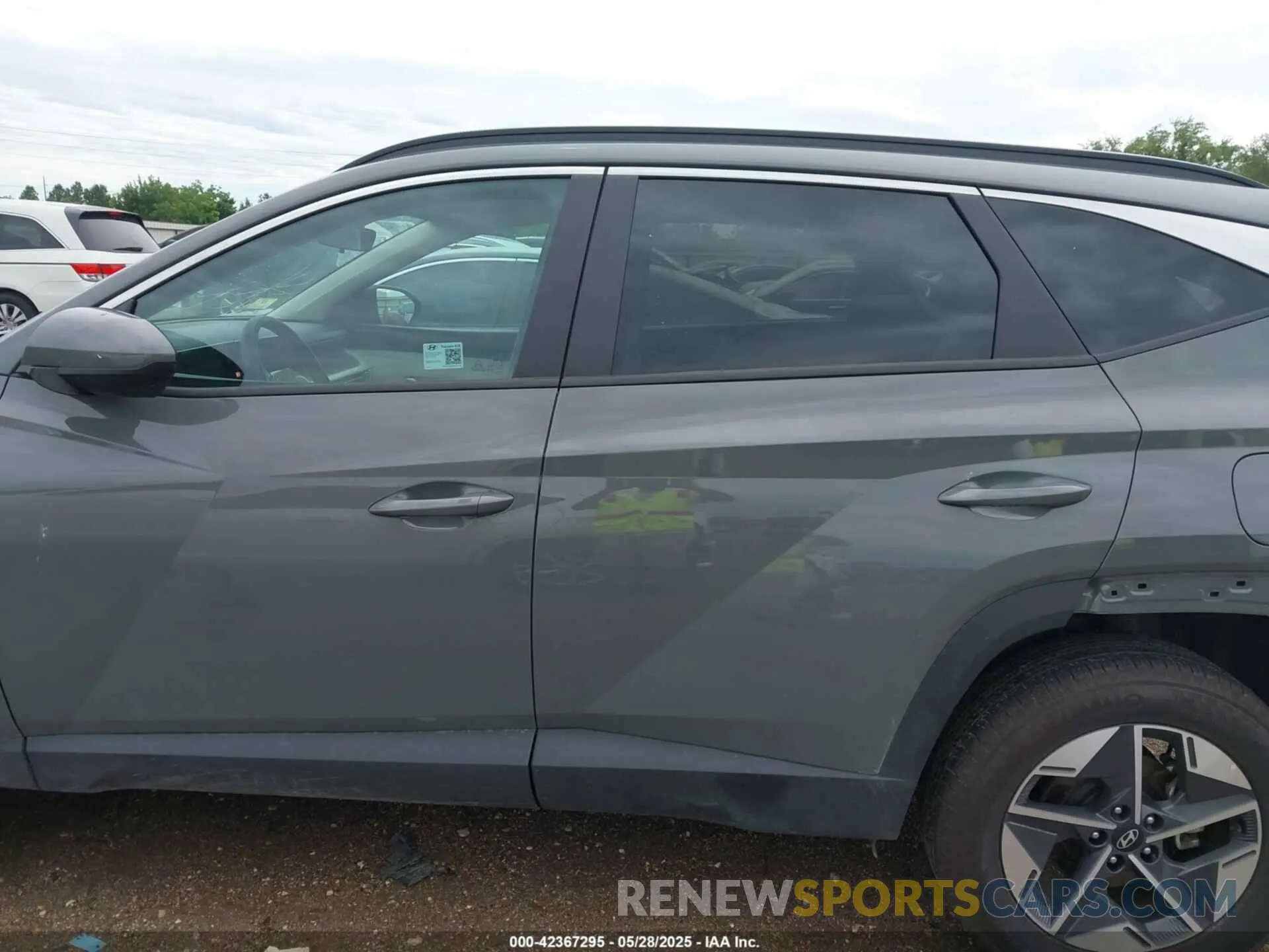 14 Photograph of a damaged car 5NMJBCDE9SH498837 HYUNDAI TUCSON 2025