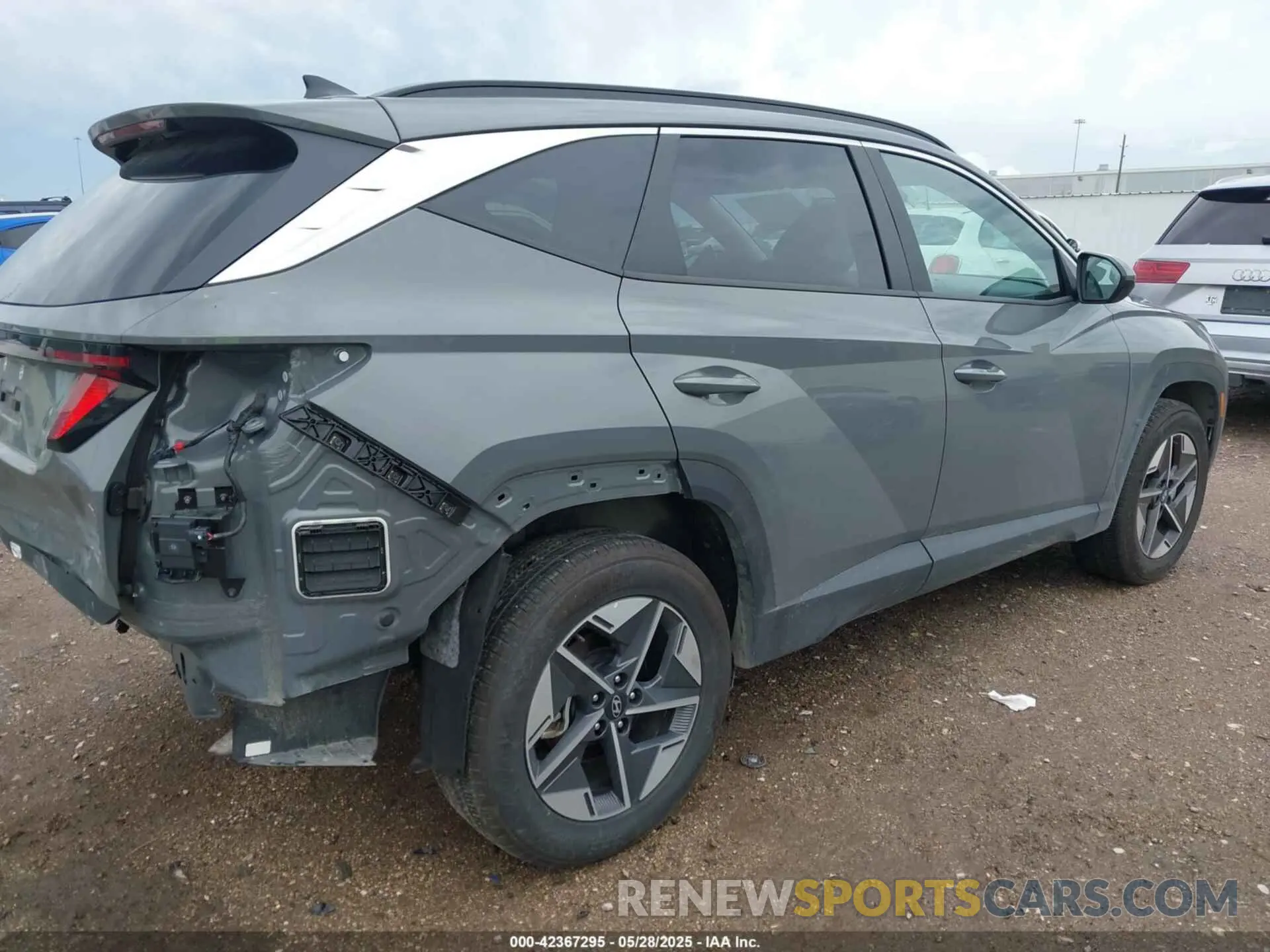 4 Photograph of a damaged car 5NMJBCDE9SH498837 HYUNDAI TUCSON 2025