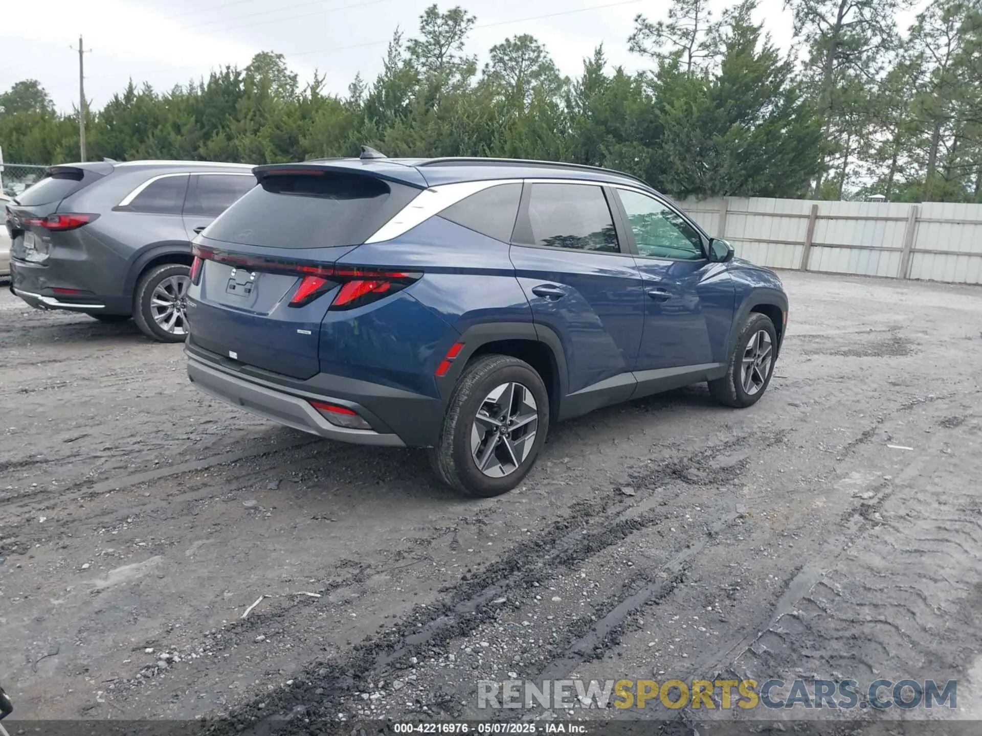 4 Photograph of a damaged car 5NMJBCDEXSH492089 HYUNDAI TUCSON 2025