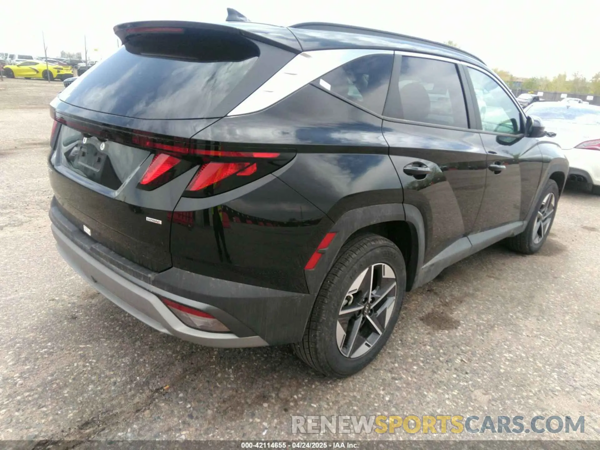 4 Photograph of a damaged car 5NMJBCDEXSH496398 HYUNDAI TUCSON 2025