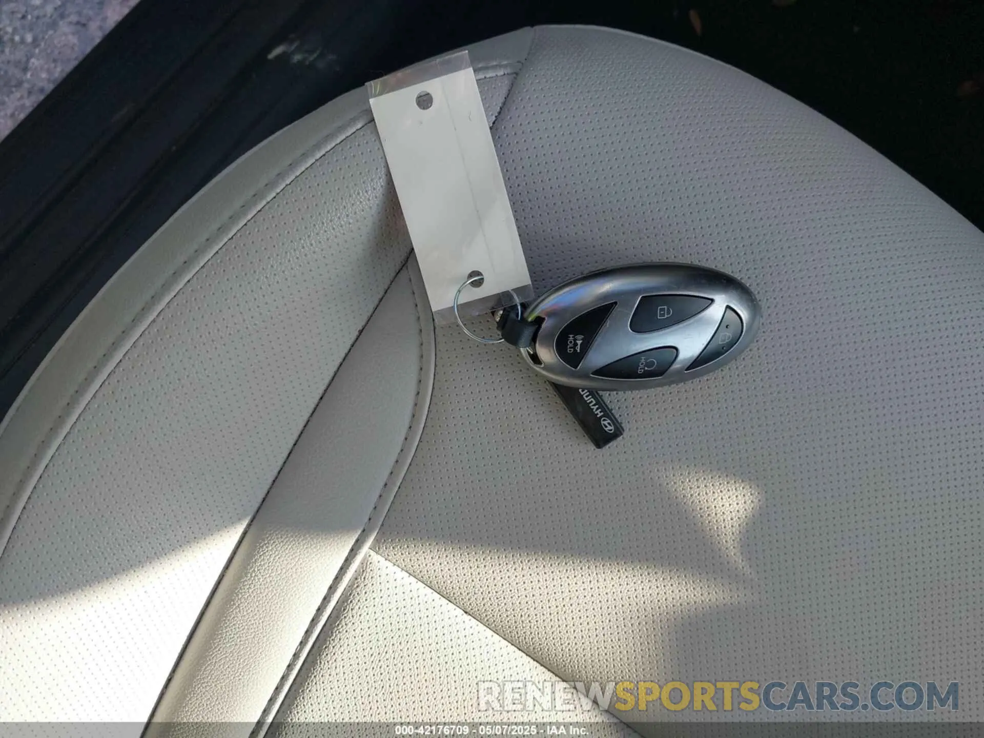 11 Photograph of a damaged car 5NMJC3DE0SH452214 HYUNDAI TUCSON 2025