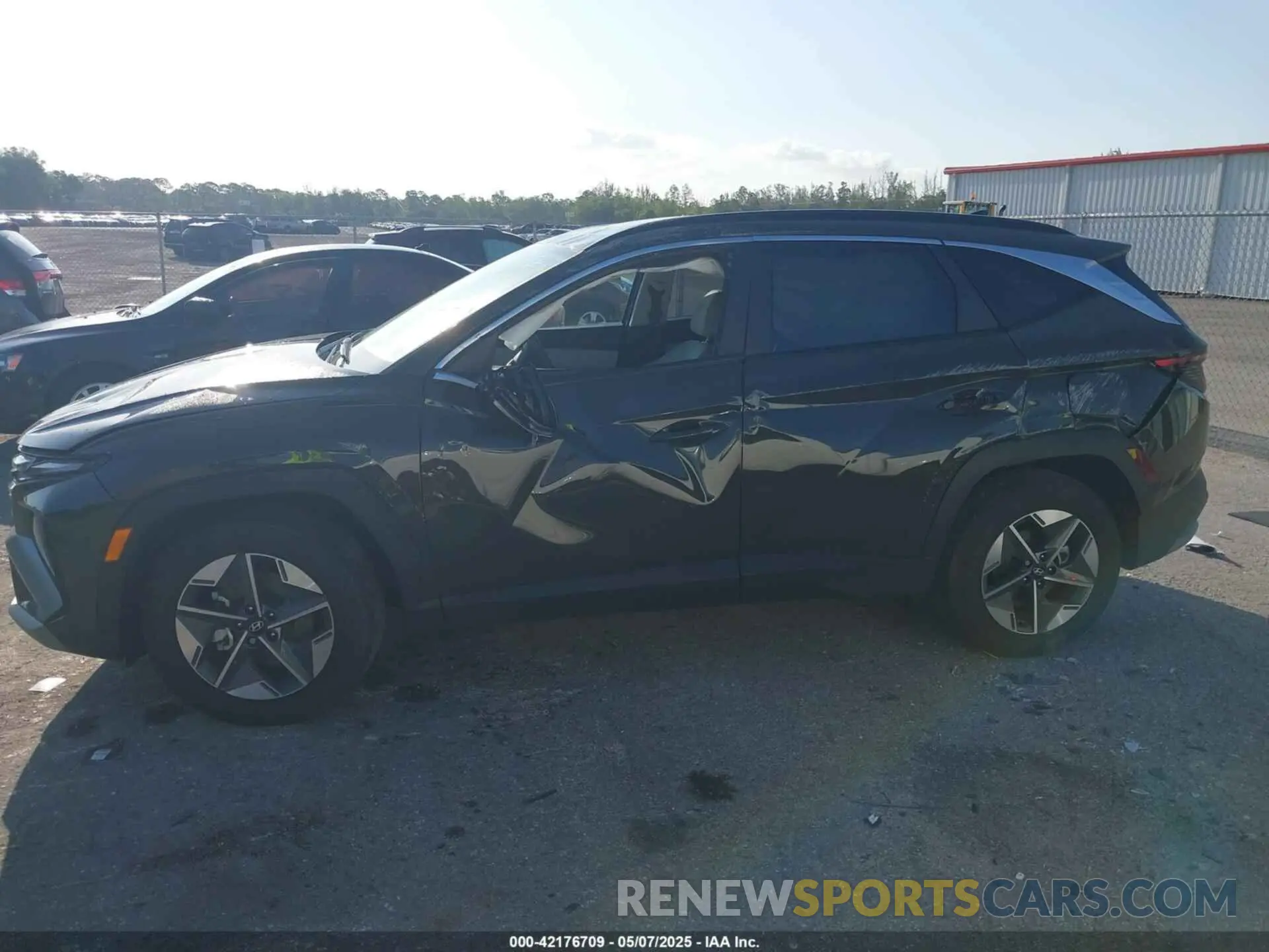 14 Photograph of a damaged car 5NMJC3DE0SH452214 HYUNDAI TUCSON 2025