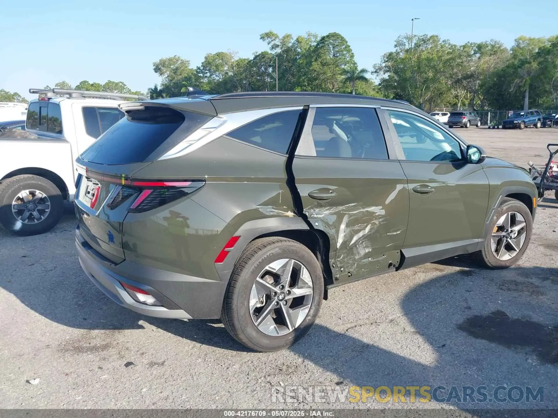 4 Photograph of a damaged car 5NMJC3DE0SH452214 HYUNDAI TUCSON 2025
