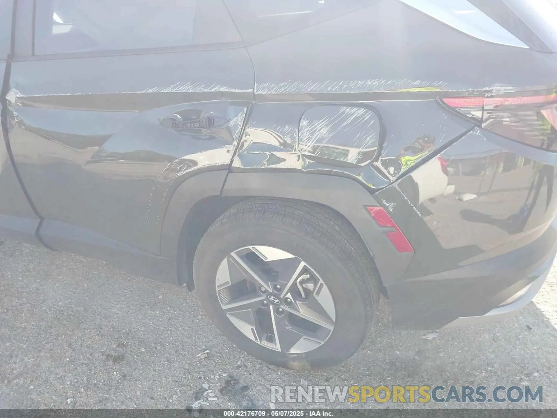6 Photograph of a damaged car 5NMJC3DE0SH452214 HYUNDAI TUCSON 2025