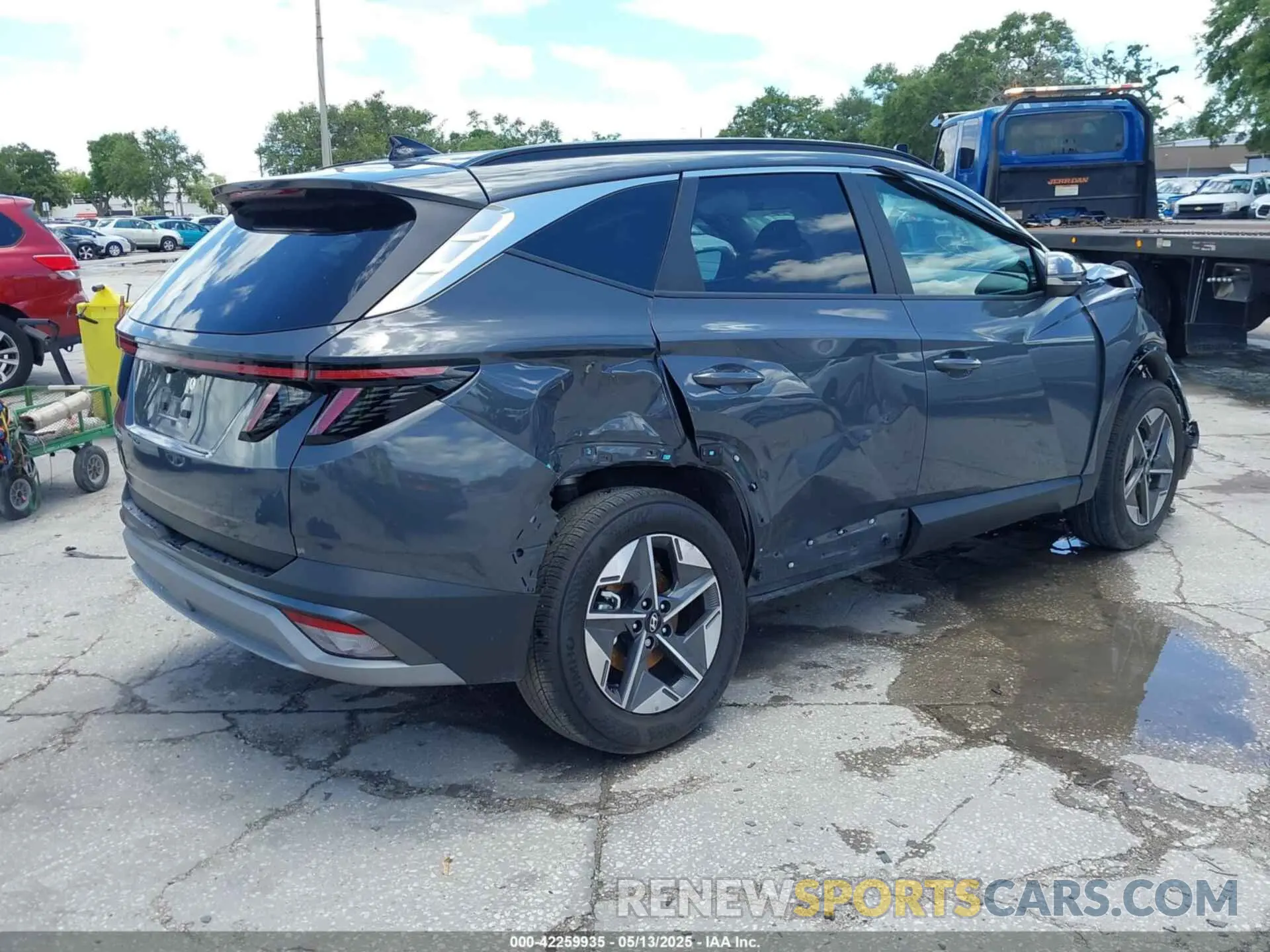 4 Photograph of a damaged car 5NMJC3DE0SH454674 HYUNDAI TUCSON 2025