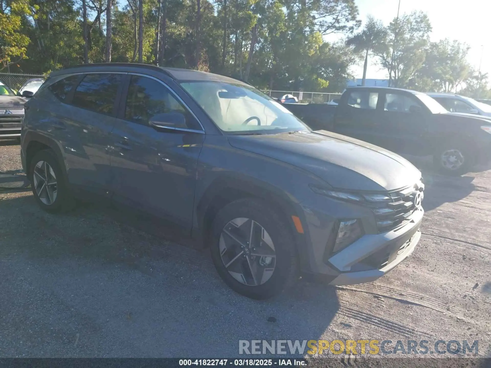 1 Photograph of a damaged car 5NMJC3DE0SH505705 HYUNDAI TUCSON 2025