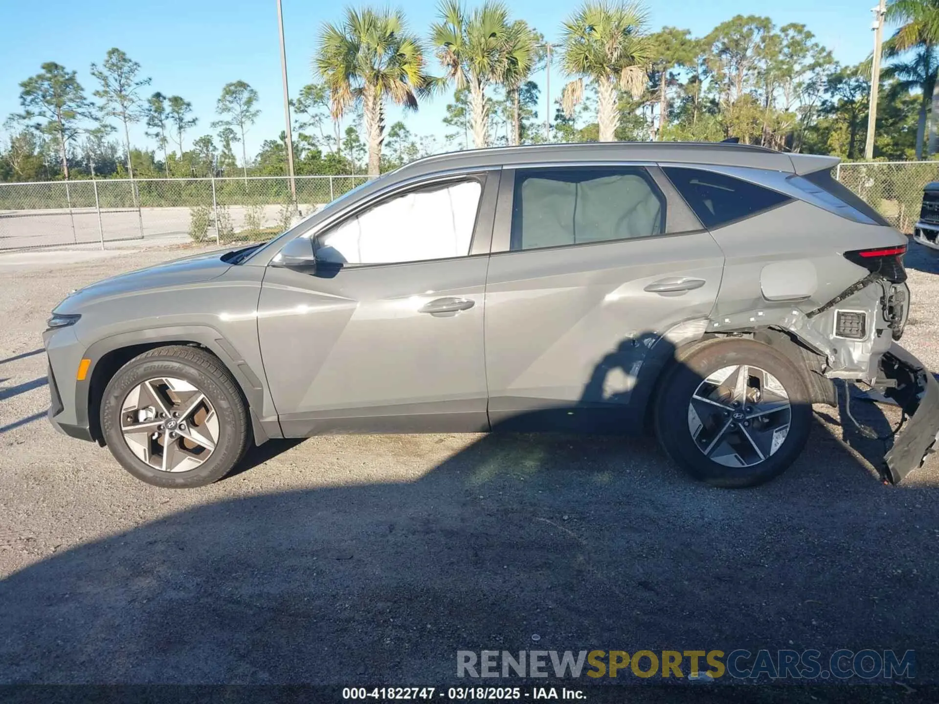 14 Photograph of a damaged car 5NMJC3DE0SH505705 HYUNDAI TUCSON 2025