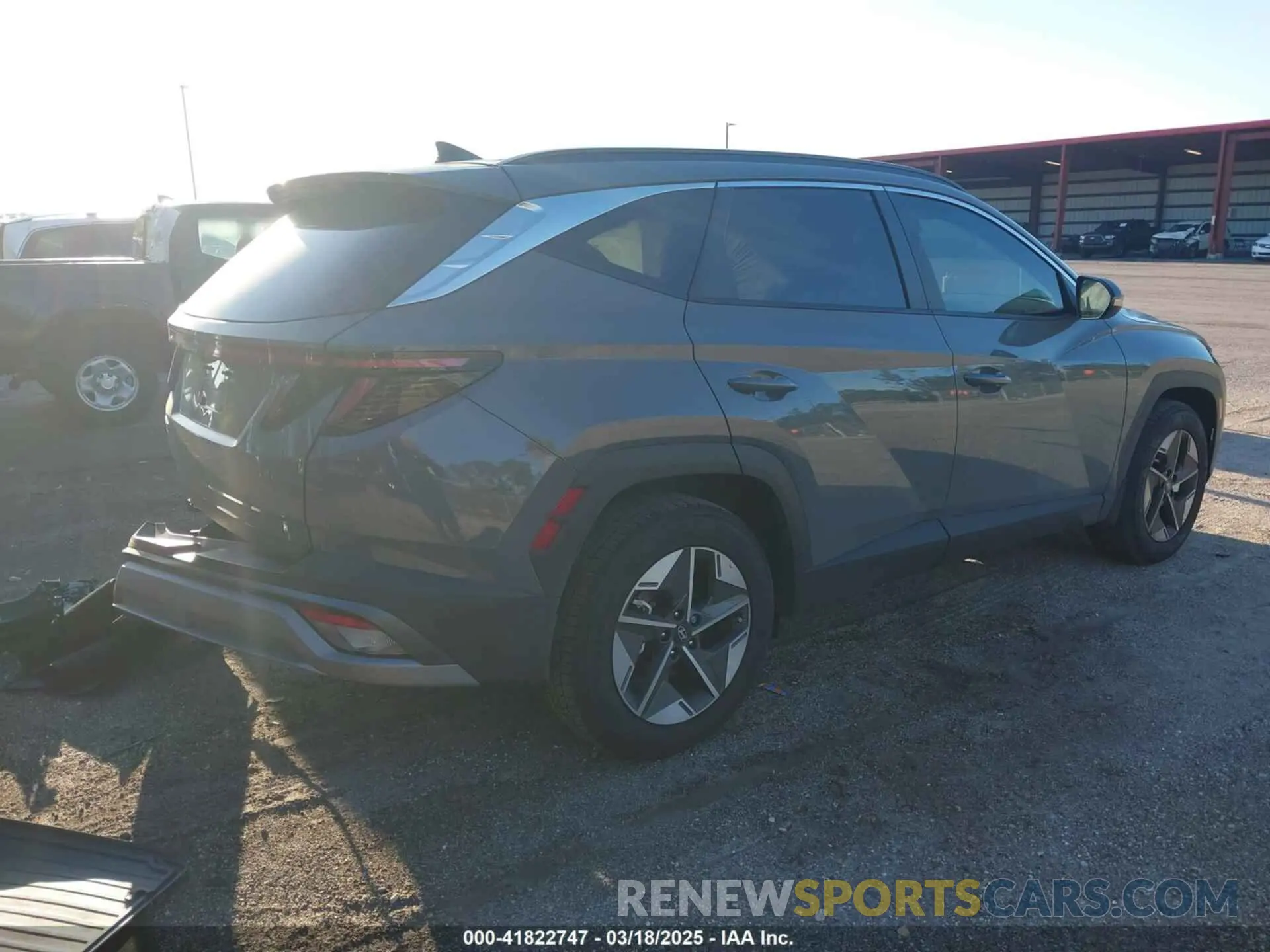 4 Photograph of a damaged car 5NMJC3DE0SH505705 HYUNDAI TUCSON 2025