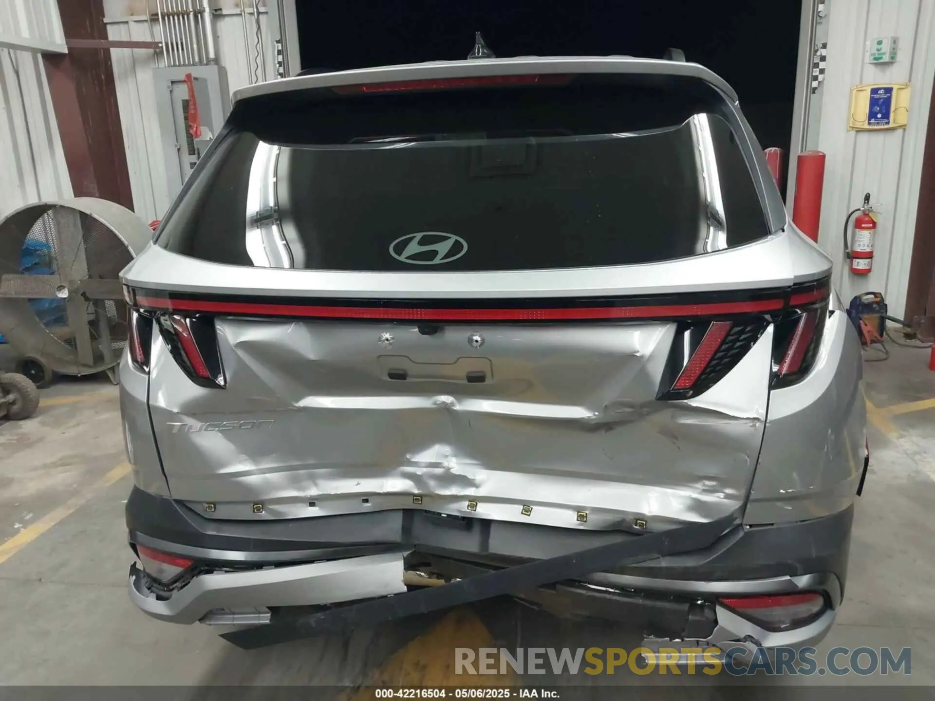 16 Photograph of a damaged car 5NMJC3DE2SH445796 HYUNDAI TUCSON 2025