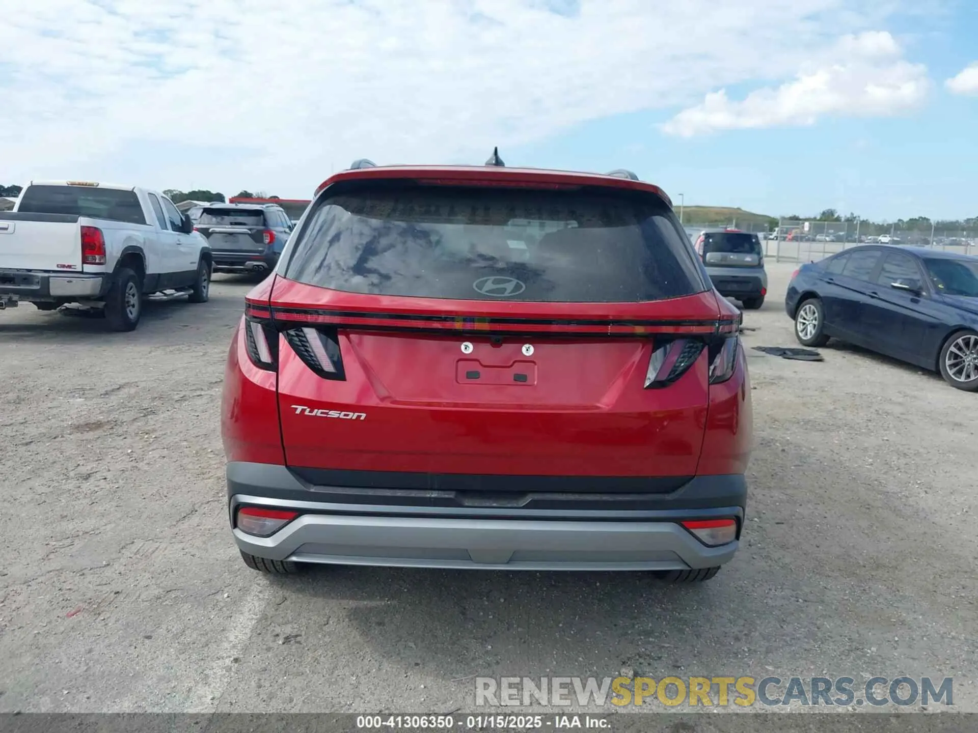 17 Photograph of a damaged car 5NMJC3DE2SH475137 HYUNDAI TUCSON 2025