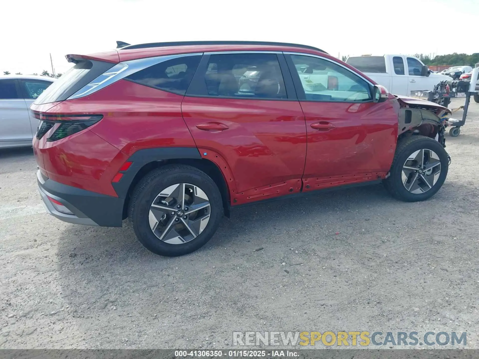 4 Photograph of a damaged car 5NMJC3DE2SH475137 HYUNDAI TUCSON 2025