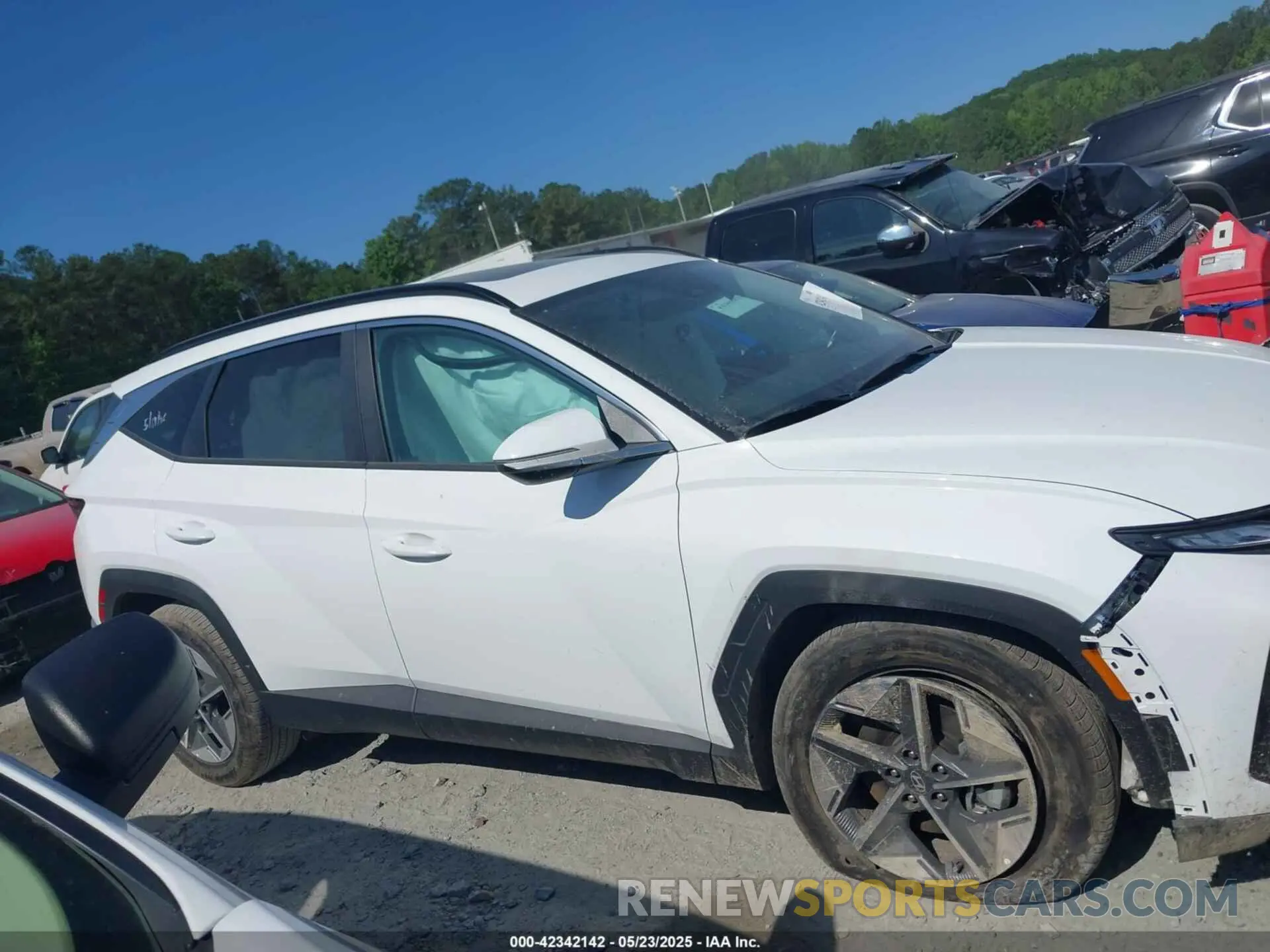 13 Photograph of a damaged car 5NMJC3DE7SH448824 HYUNDAI TUCSON 2025