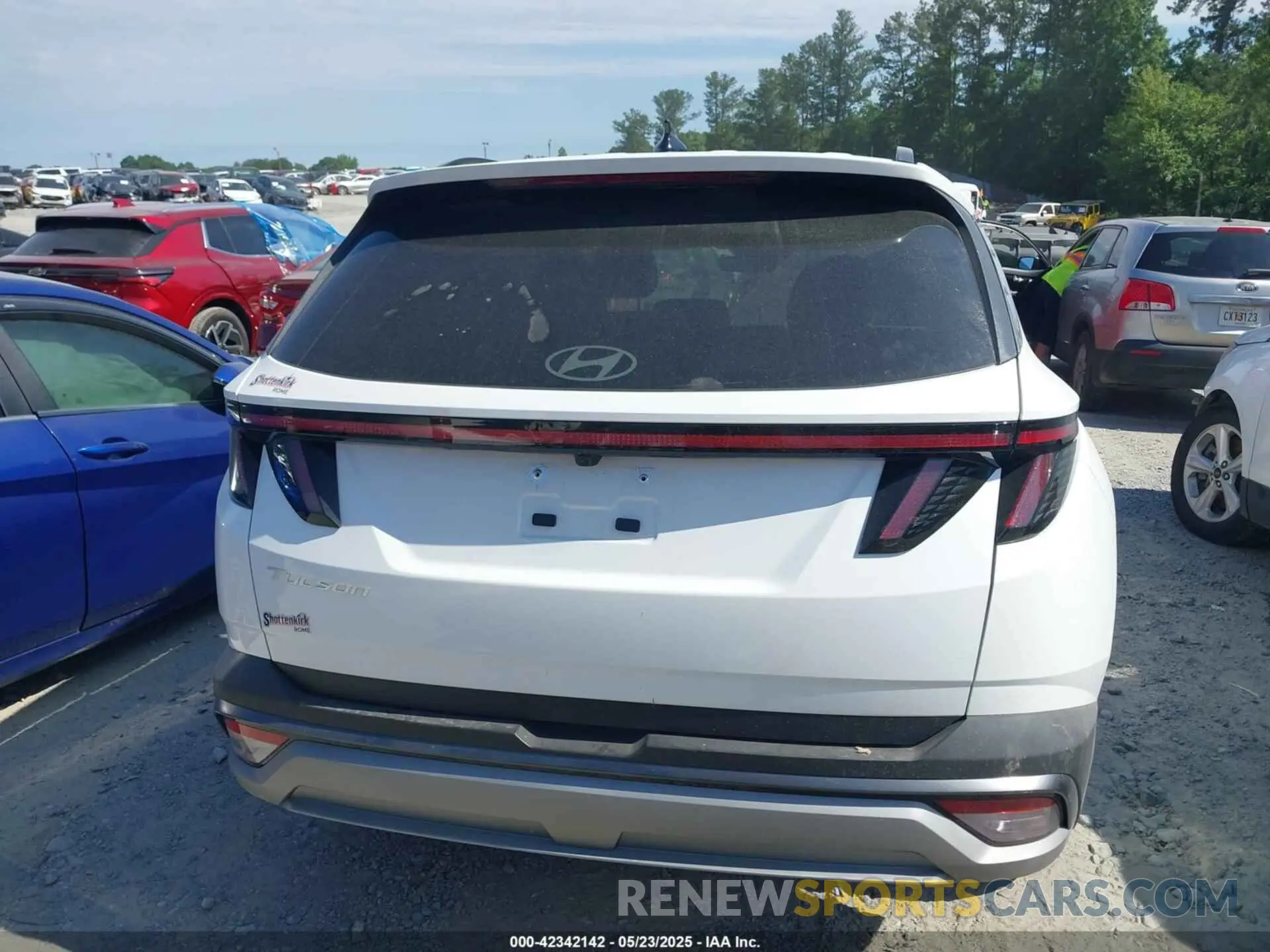 16 Photograph of a damaged car 5NMJC3DE7SH448824 HYUNDAI TUCSON 2025