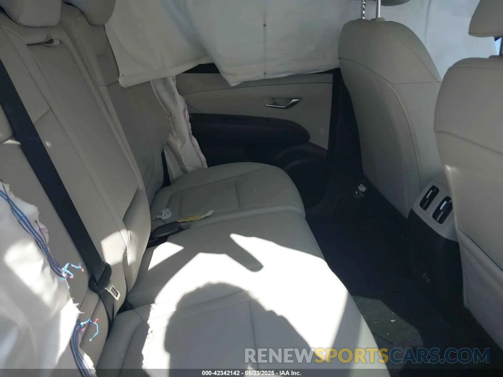 8 Photograph of a damaged car 5NMJC3DE7SH448824 HYUNDAI TUCSON 2025