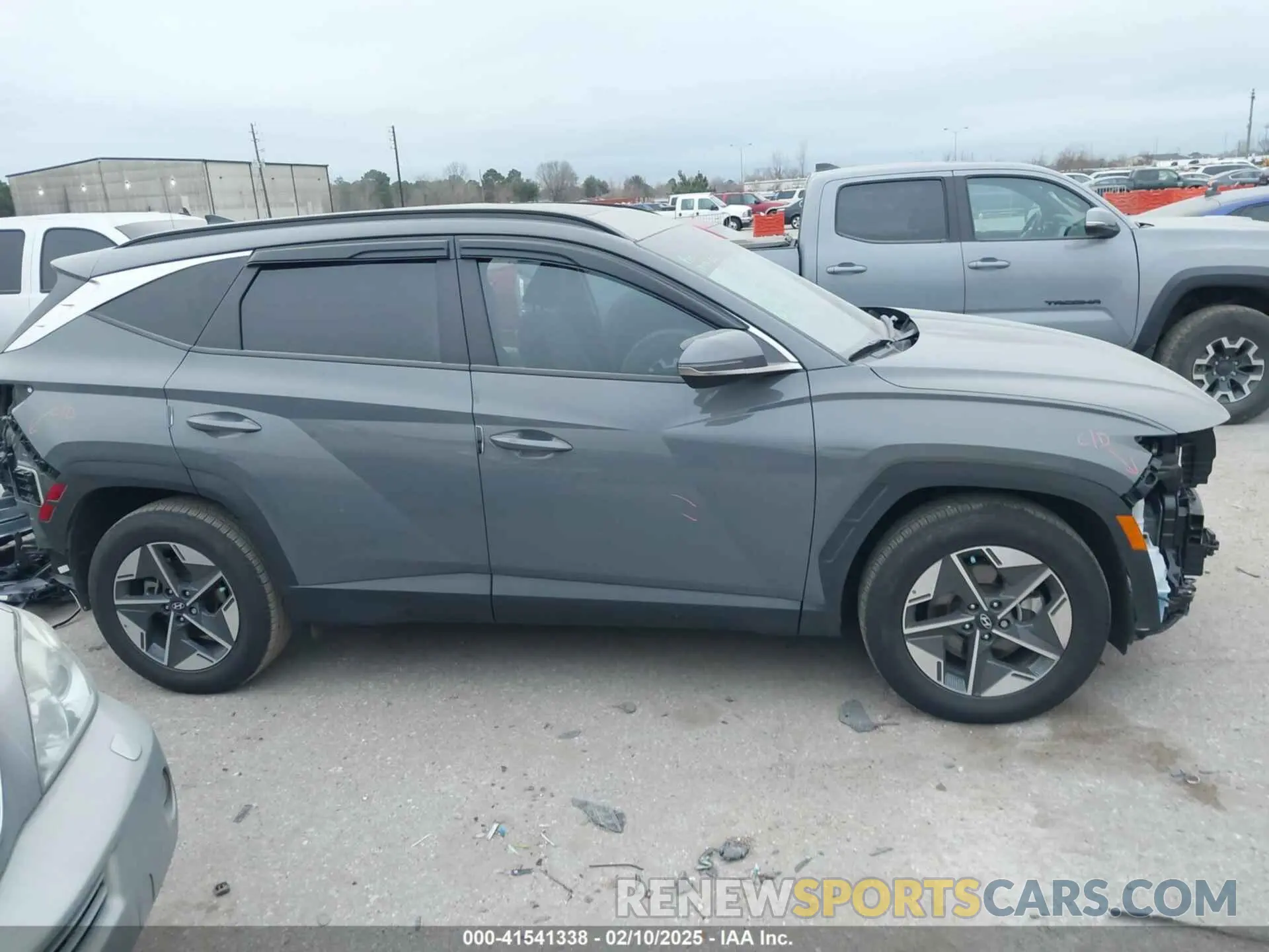 14 Photograph of a damaged car 5NMJC3DE8SH455202 HYUNDAI TUCSON 2025