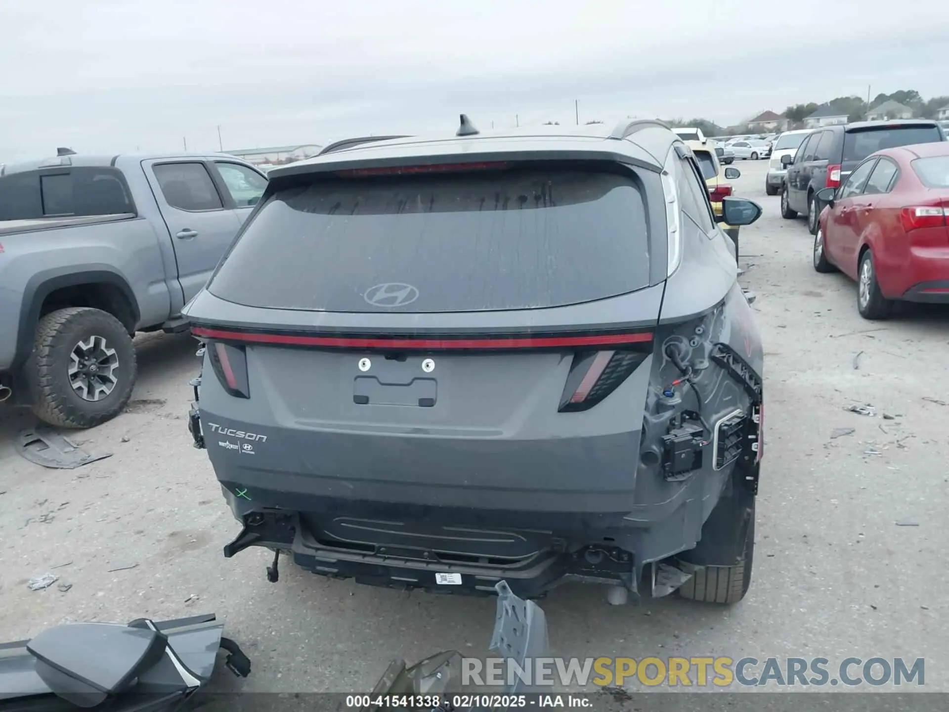 19 Photograph of a damaged car 5NMJC3DE8SH455202 HYUNDAI TUCSON 2025