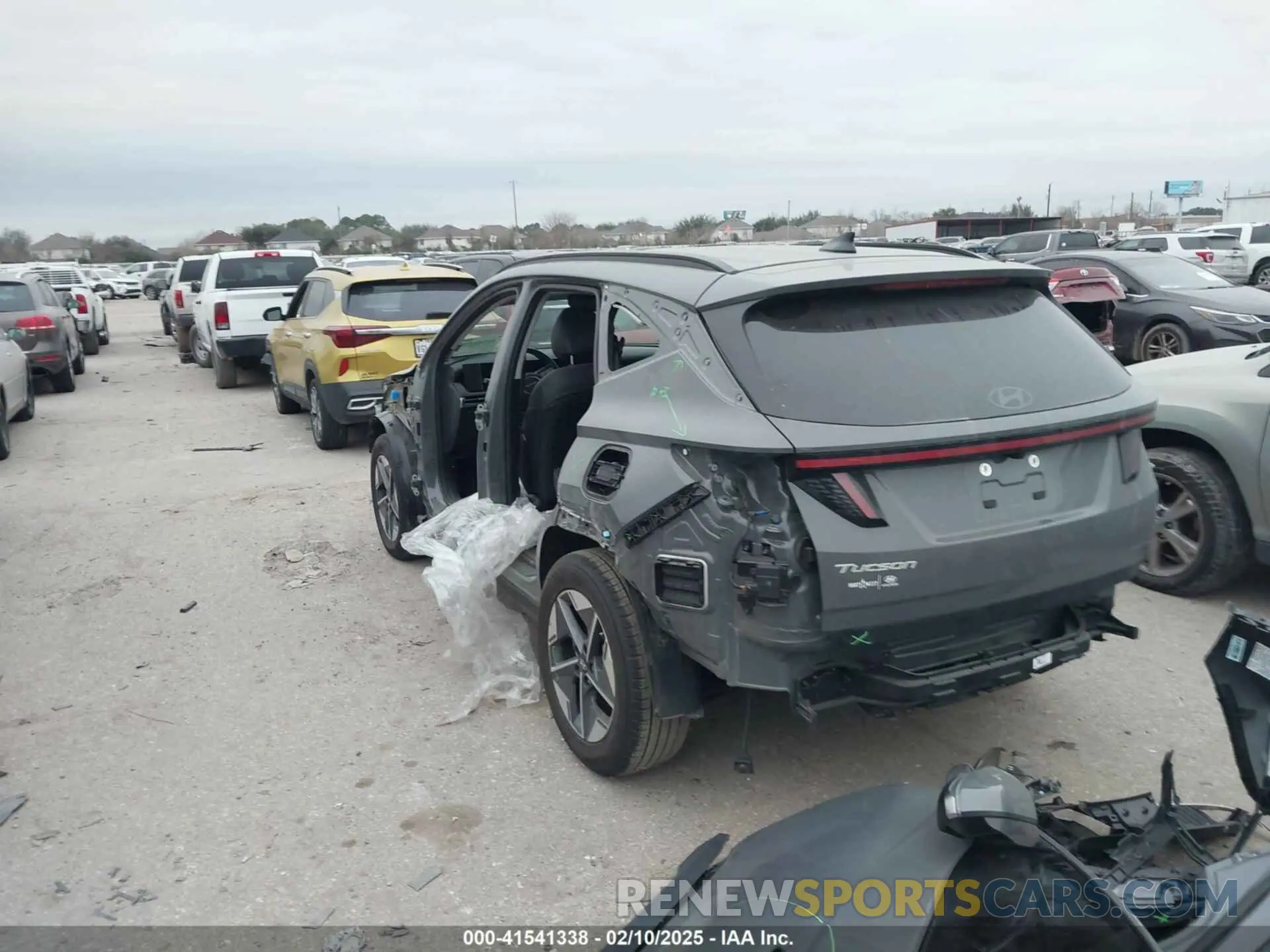 3 Photograph of a damaged car 5NMJC3DE8SH455202 HYUNDAI TUCSON 2025