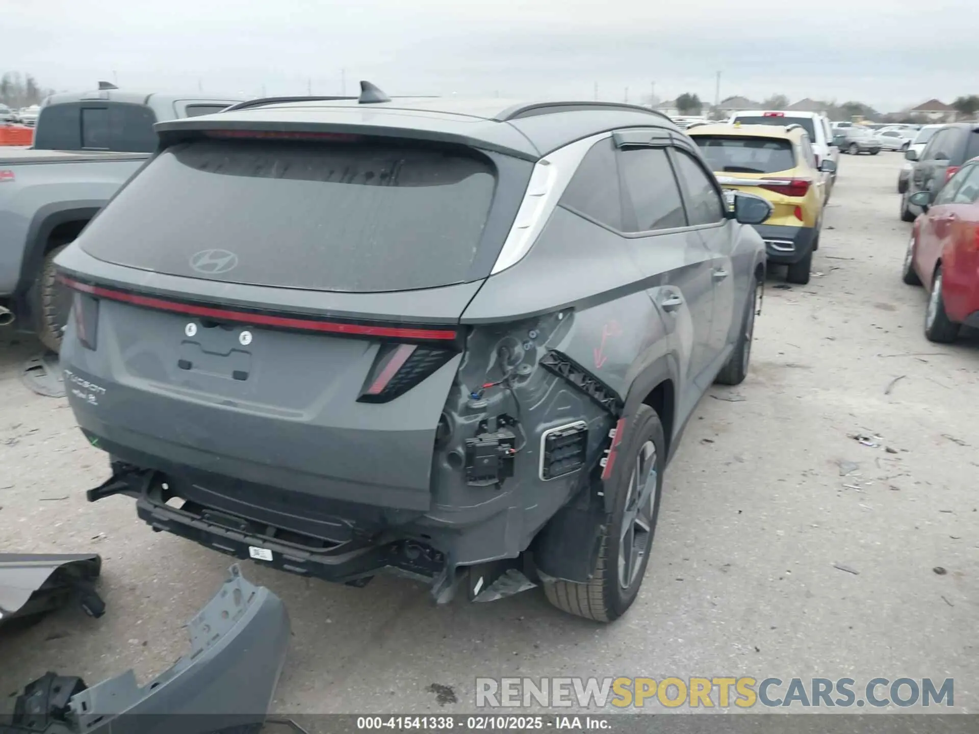 4 Photograph of a damaged car 5NMJC3DE8SH455202 HYUNDAI TUCSON 2025