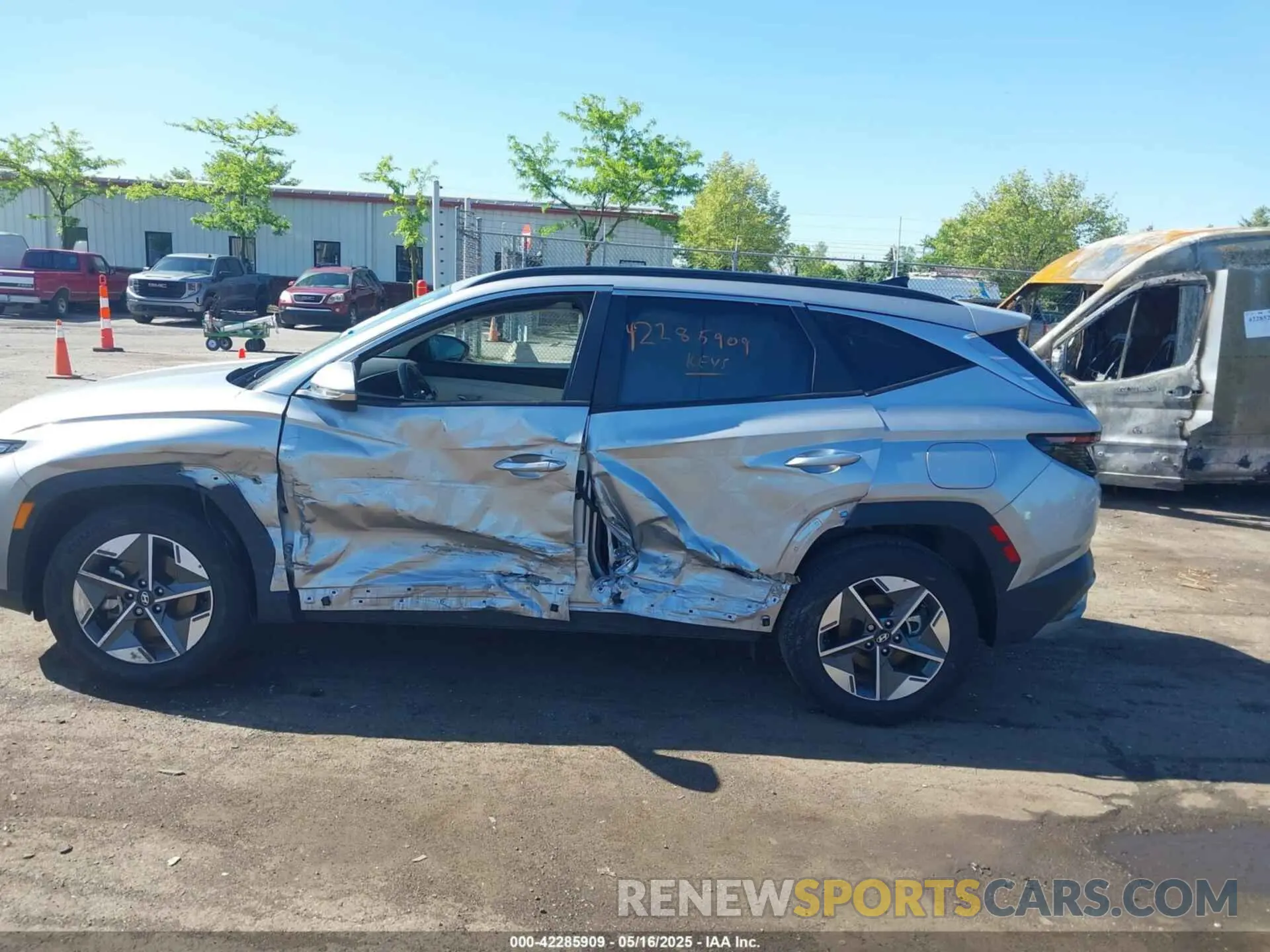 14 Photograph of a damaged car 5NMJCCDE8SH453644 HYUNDAI TUCSON 2025