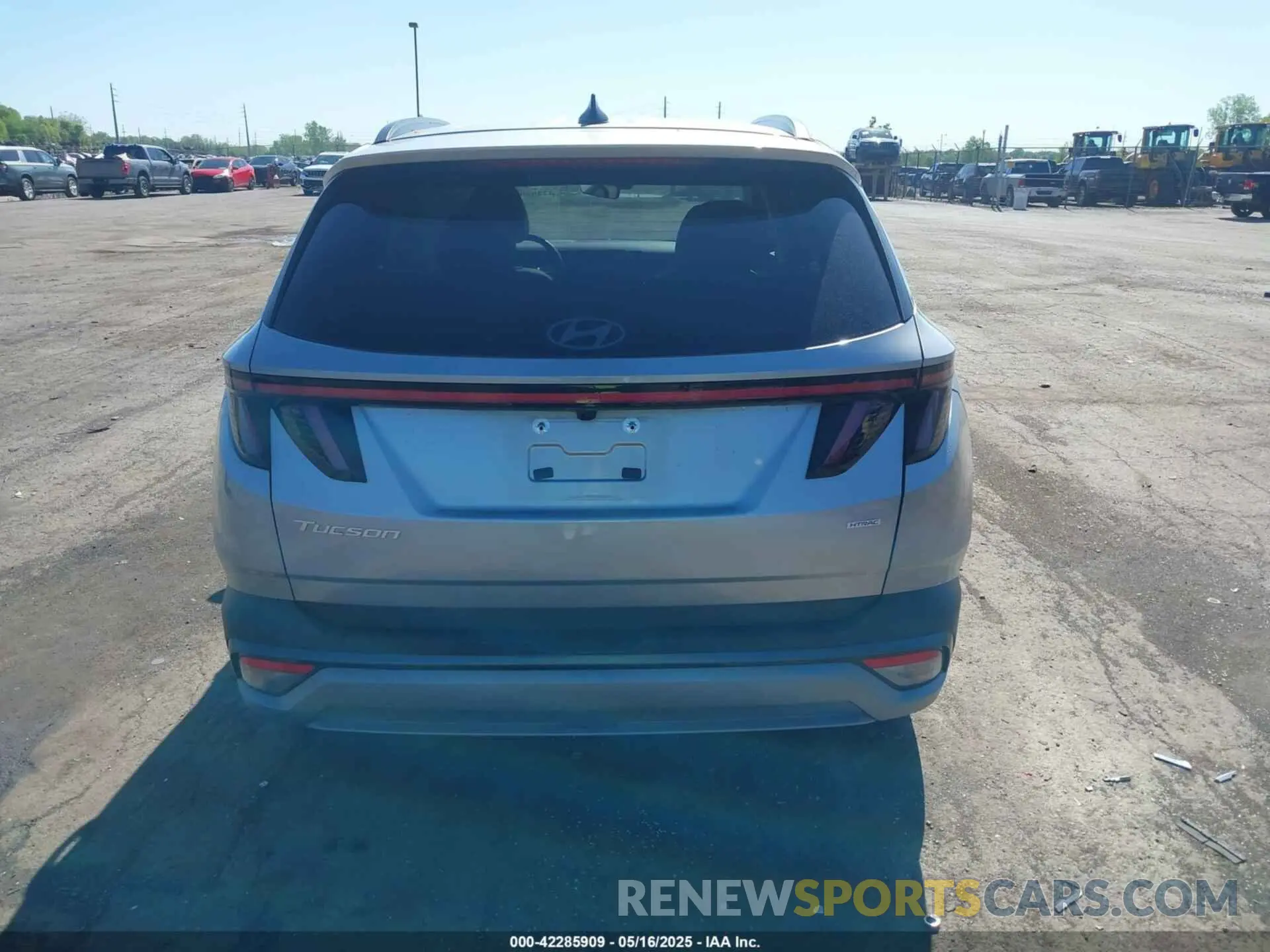16 Photograph of a damaged car 5NMJCCDE8SH453644 HYUNDAI TUCSON 2025
