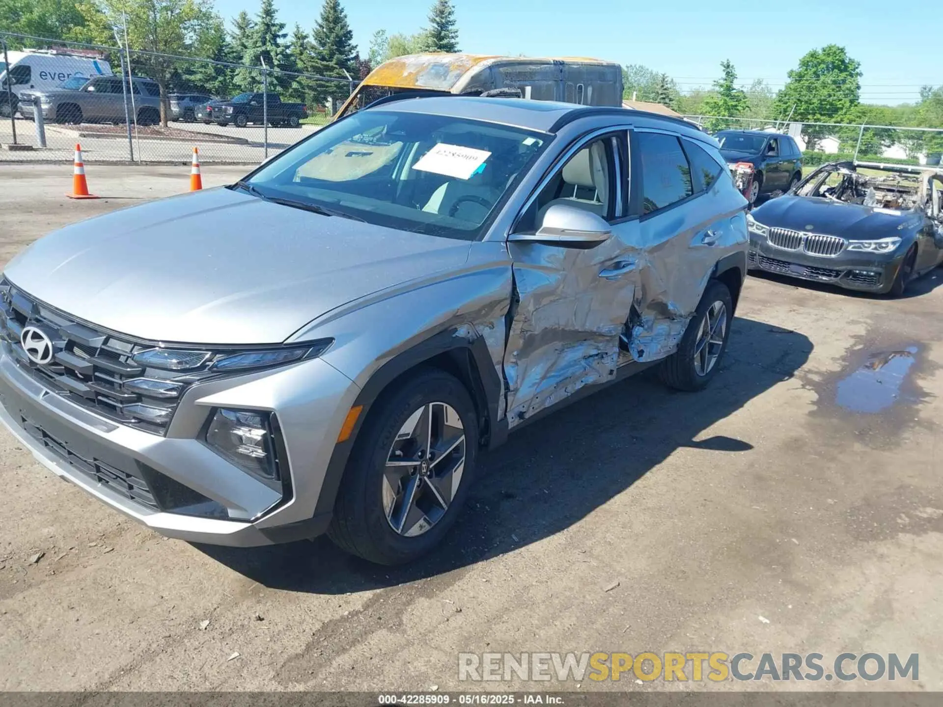 2 Photograph of a damaged car 5NMJCCDE8SH453644 HYUNDAI TUCSON 2025