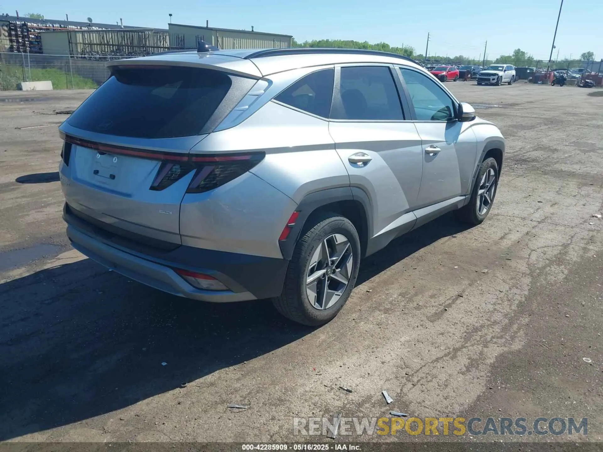 4 Photograph of a damaged car 5NMJCCDE8SH453644 HYUNDAI TUCSON 2025