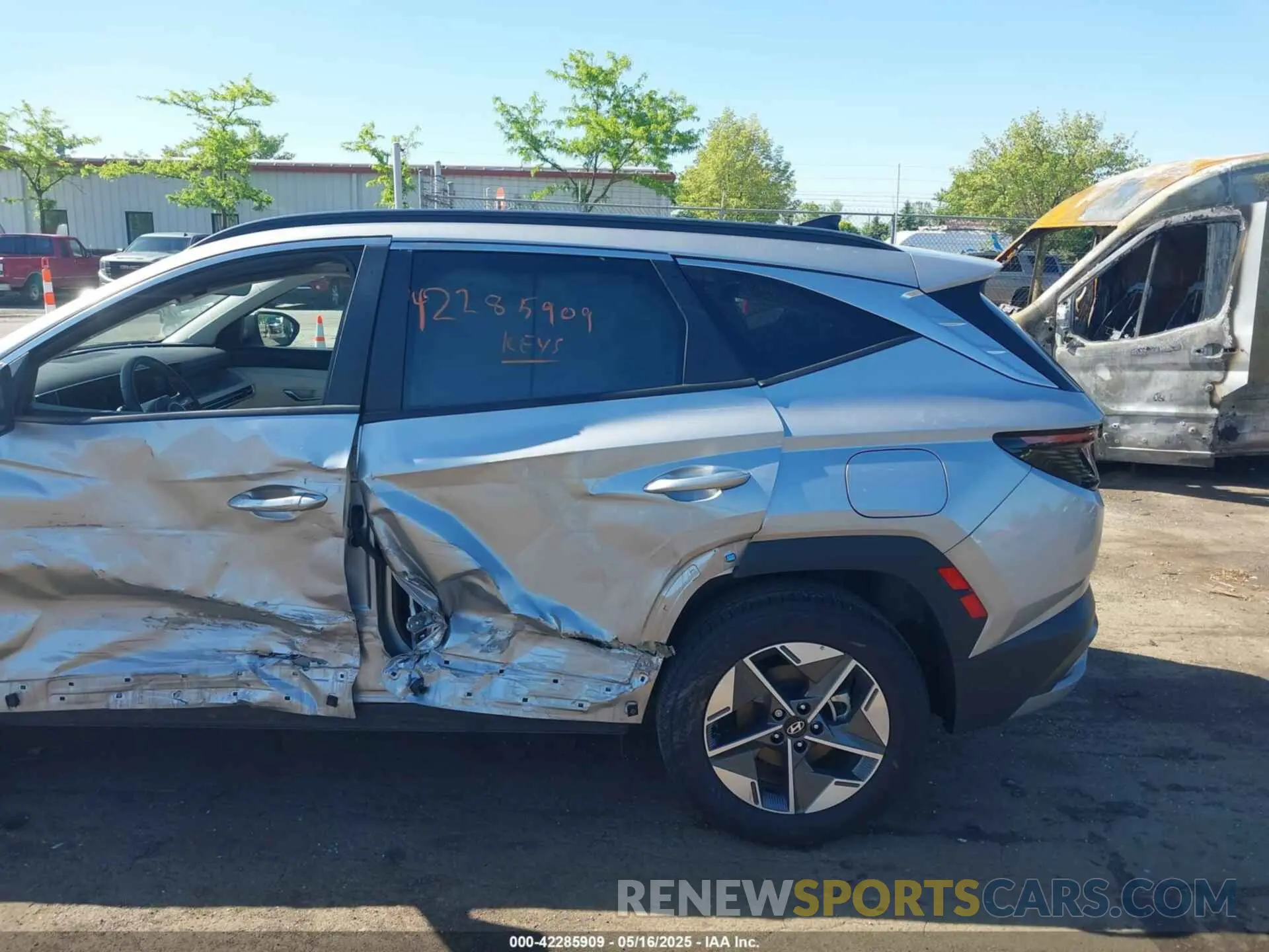 6 Photograph of a damaged car 5NMJCCDE8SH453644 HYUNDAI TUCSON 2025