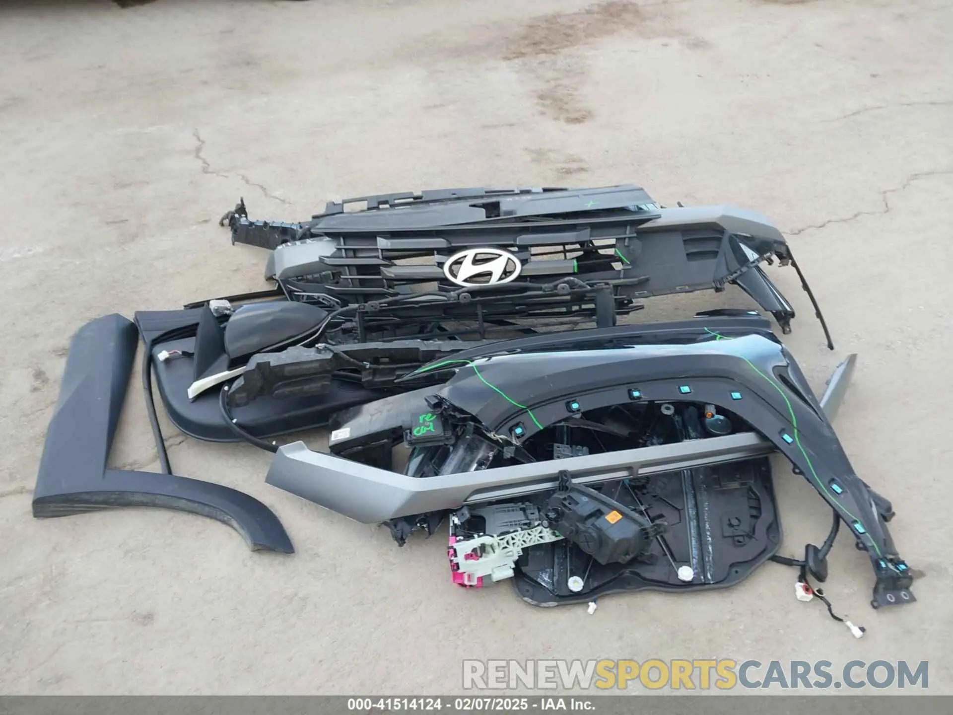 12 Photograph of a damaged car 5NMJCCDE8SH462442 HYUNDAI TUCSON 2025