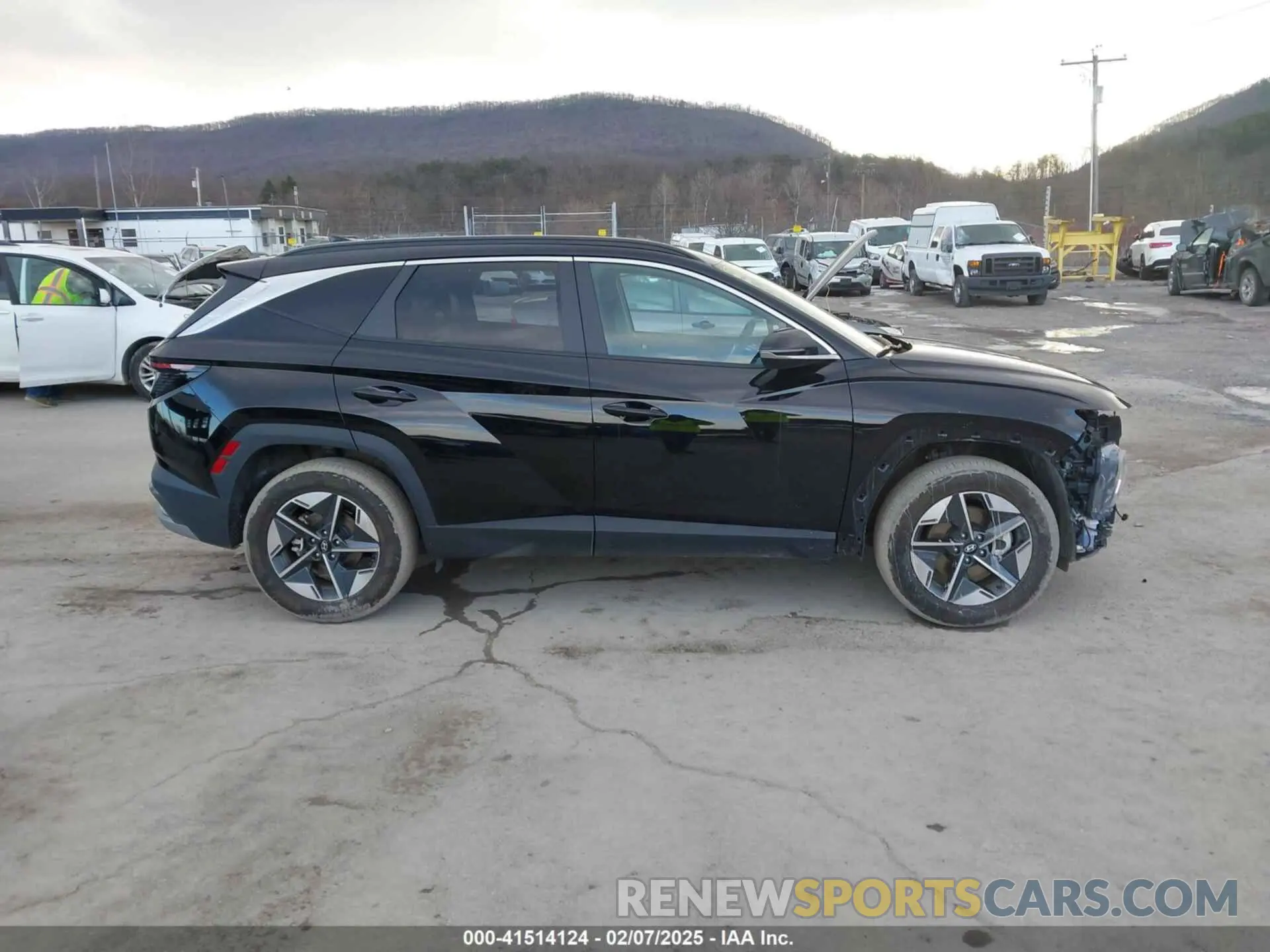 14 Photograph of a damaged car 5NMJCCDE8SH462442 HYUNDAI TUCSON 2025