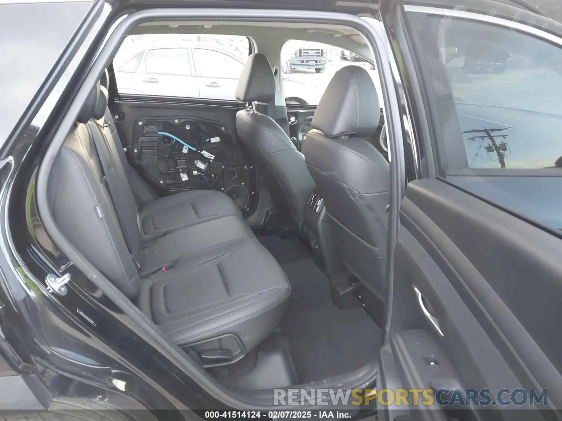8 Photograph of a damaged car 5NMJCCDE8SH462442 HYUNDAI TUCSON 2025
