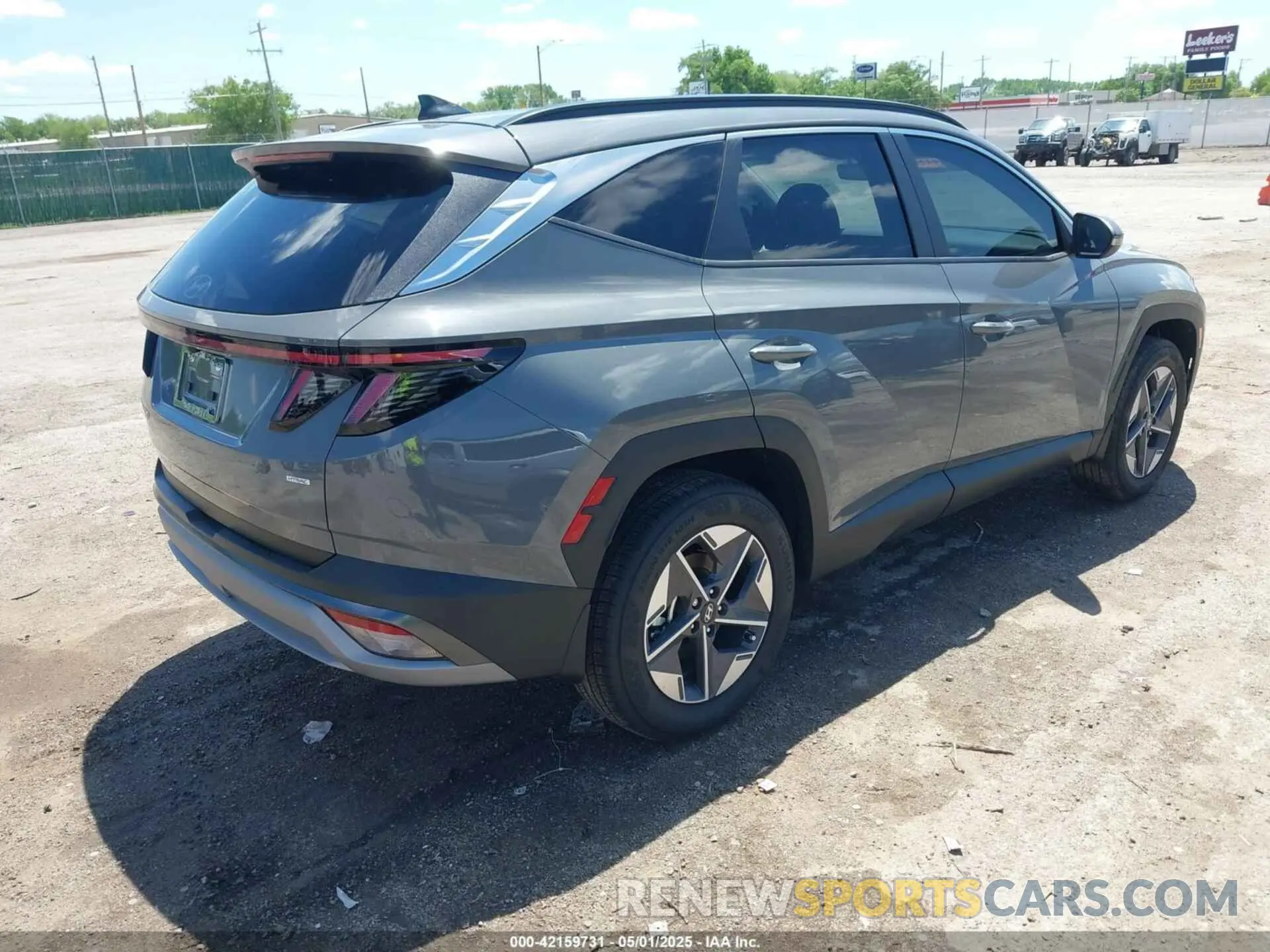 4 Photograph of a damaged car 5NMJCCDEXSH544821 HYUNDAI TUCSON 2025